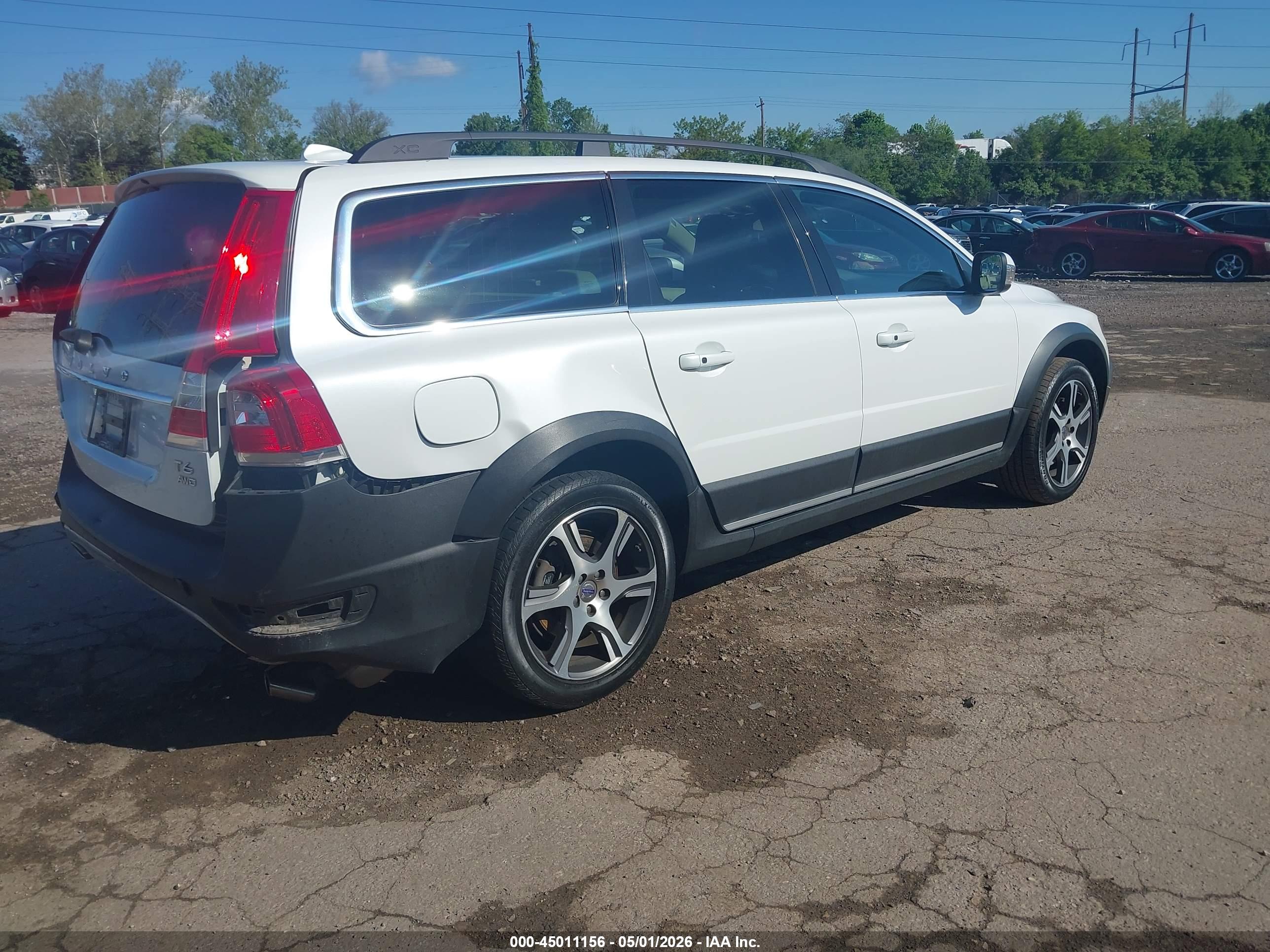 VOLVO XC70 image 4