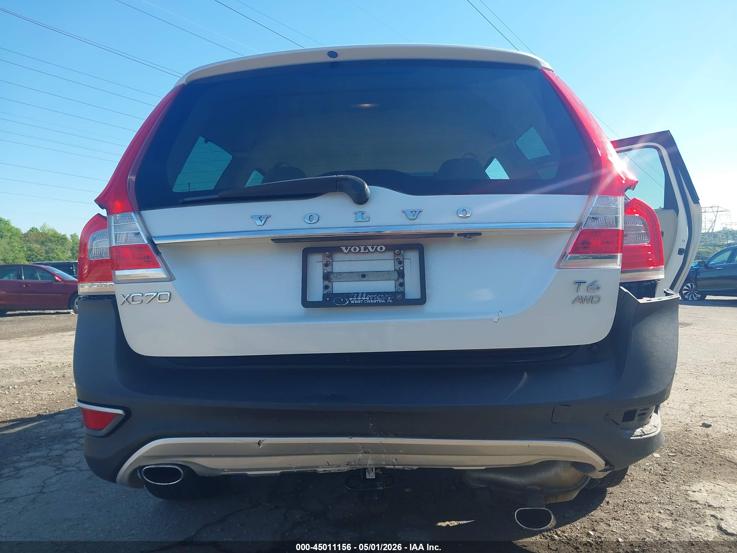 VOLVO XC70 image 6