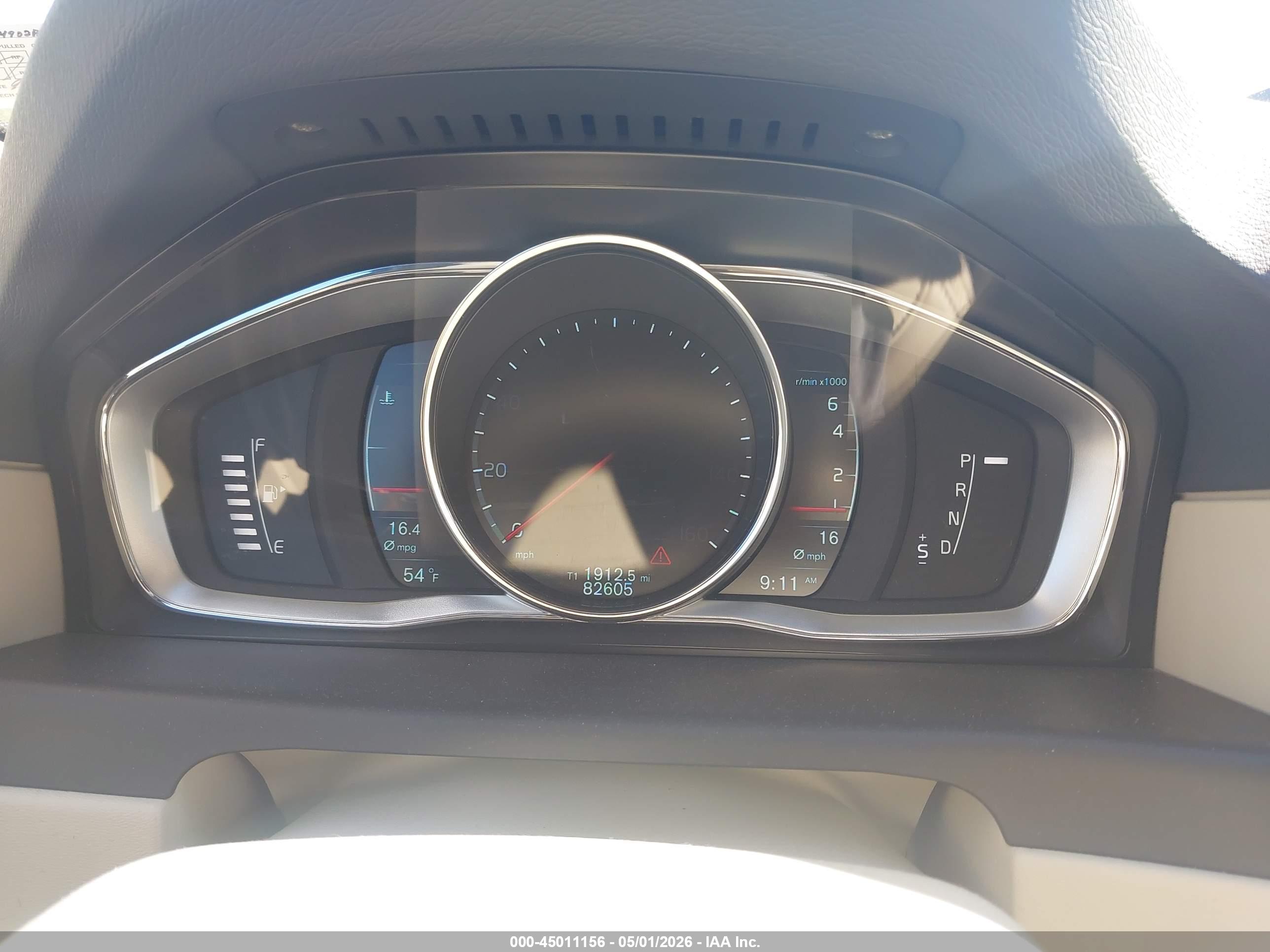 VOLVO XC70 image 7