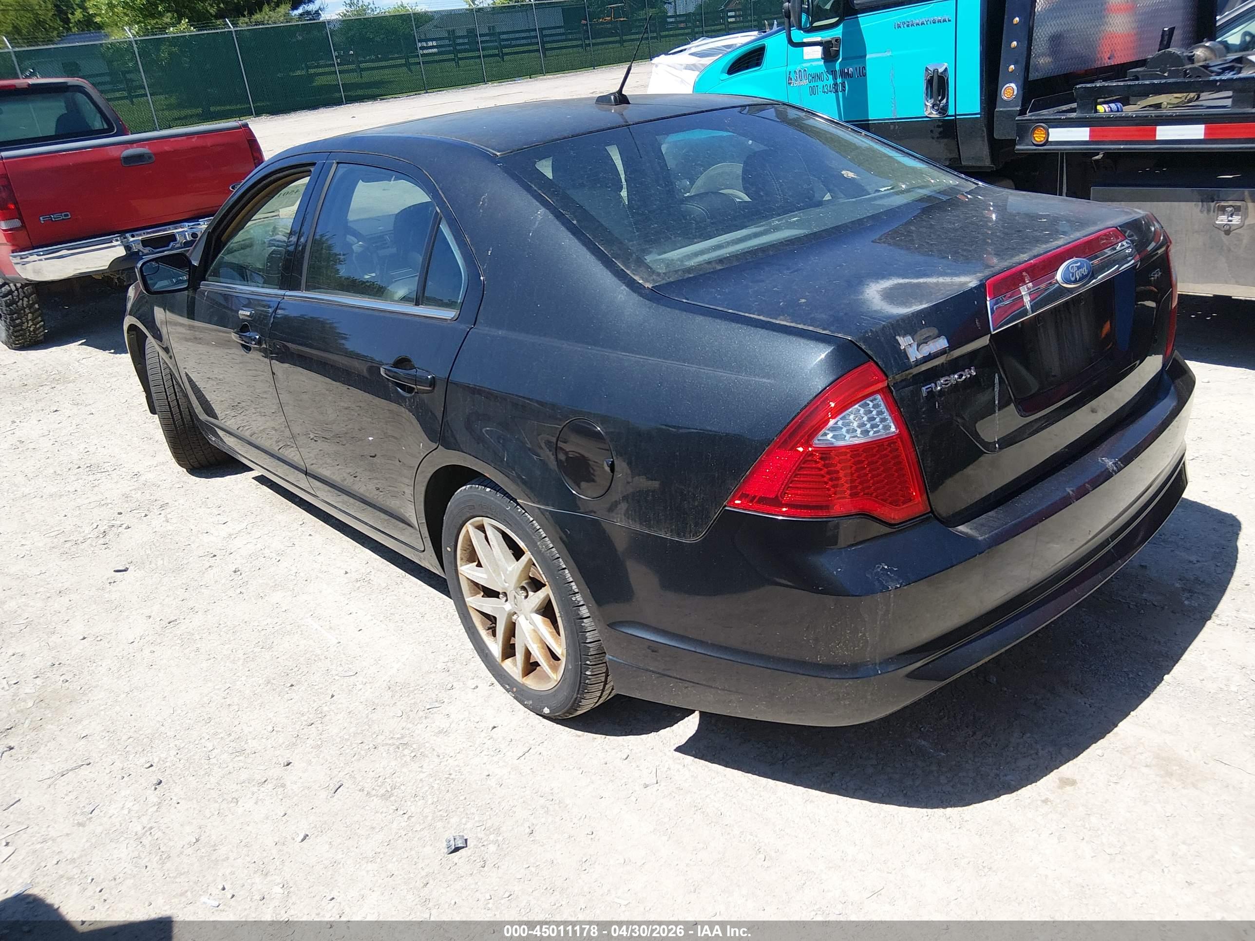 FORD FUSION image 3