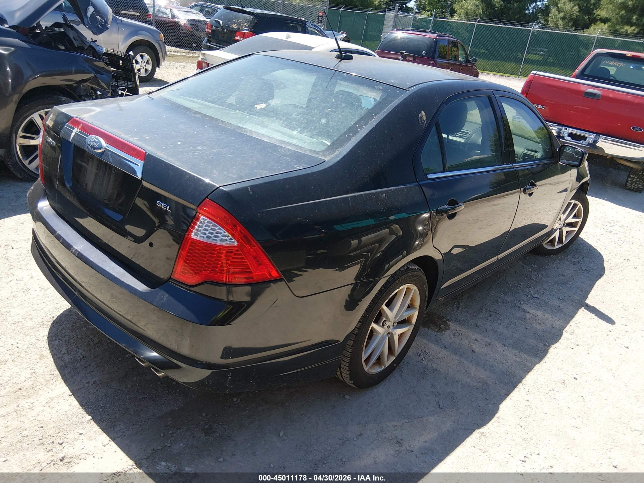FORD FUSION image 4