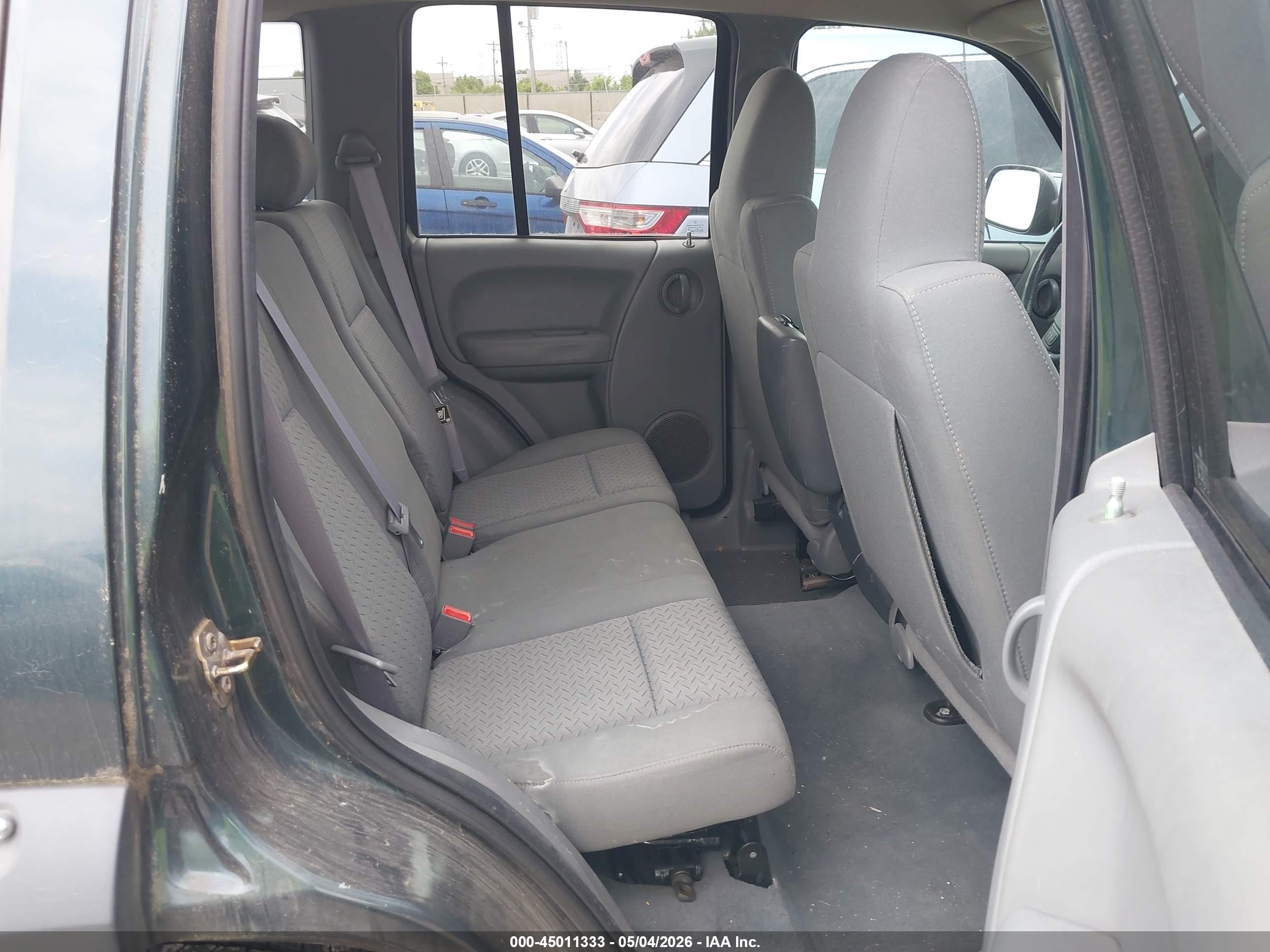 JEEP LIBERTY image 8