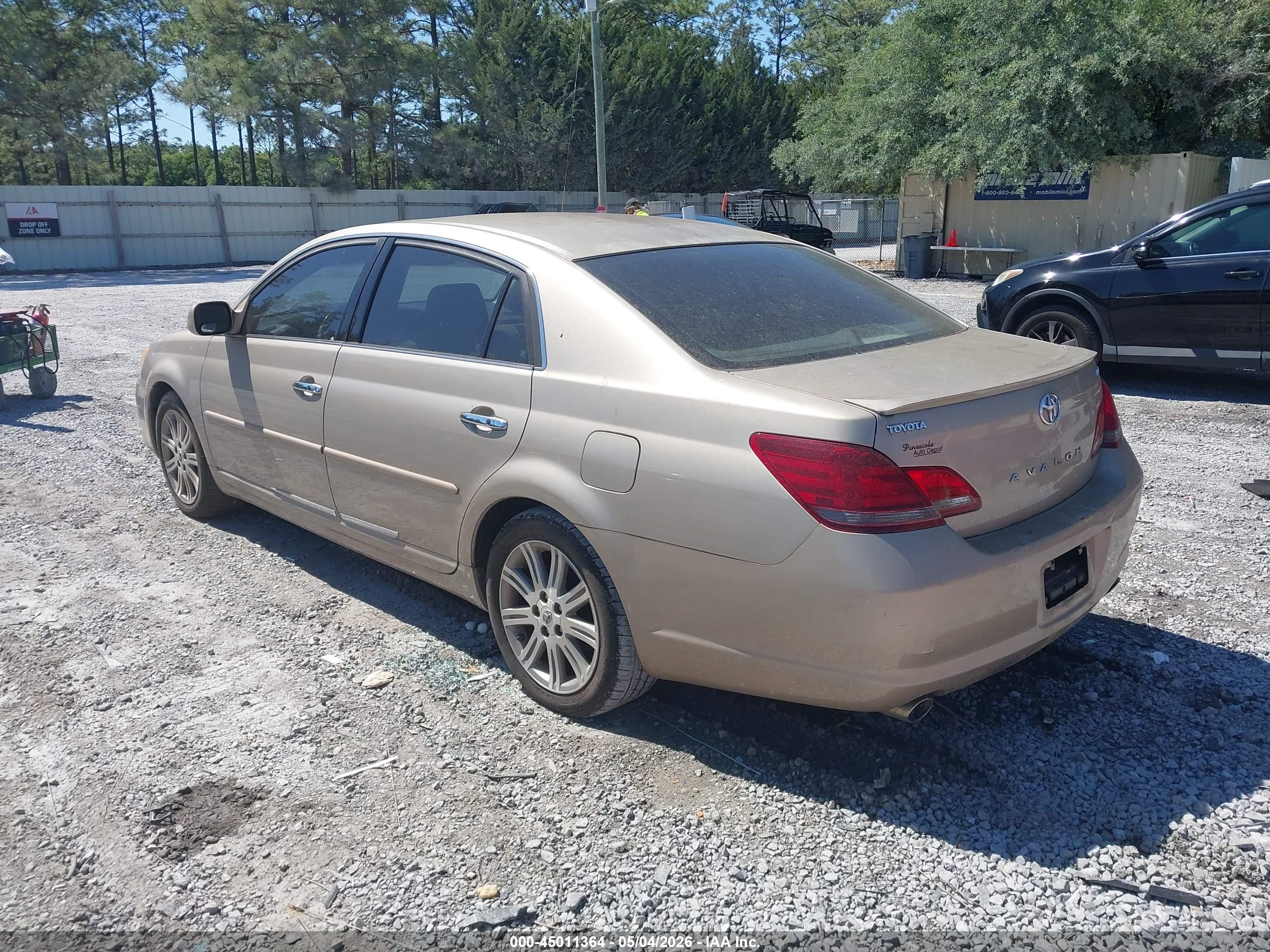 TOYOTA AVALON image 3