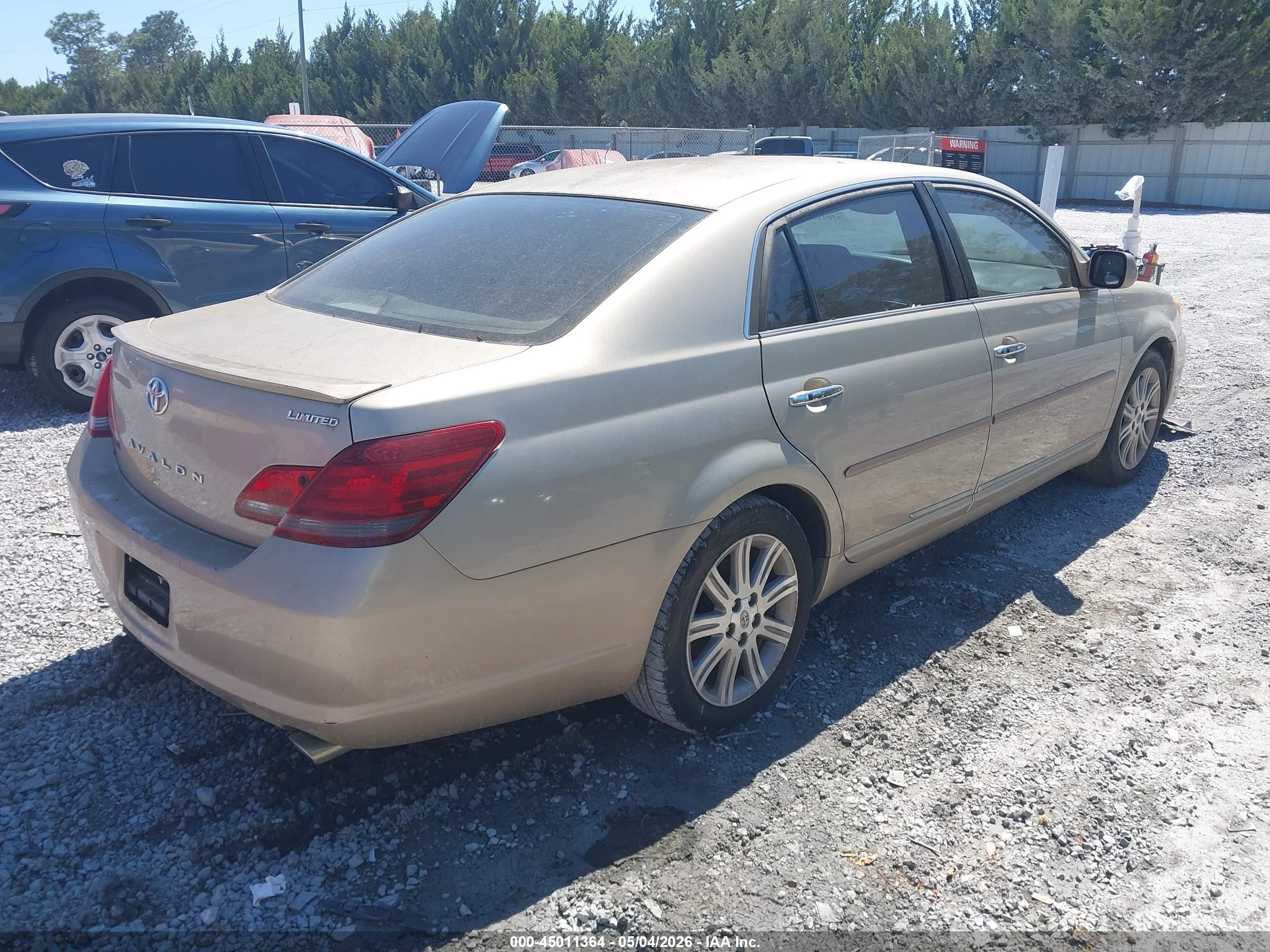 TOYOTA AVALON image 4