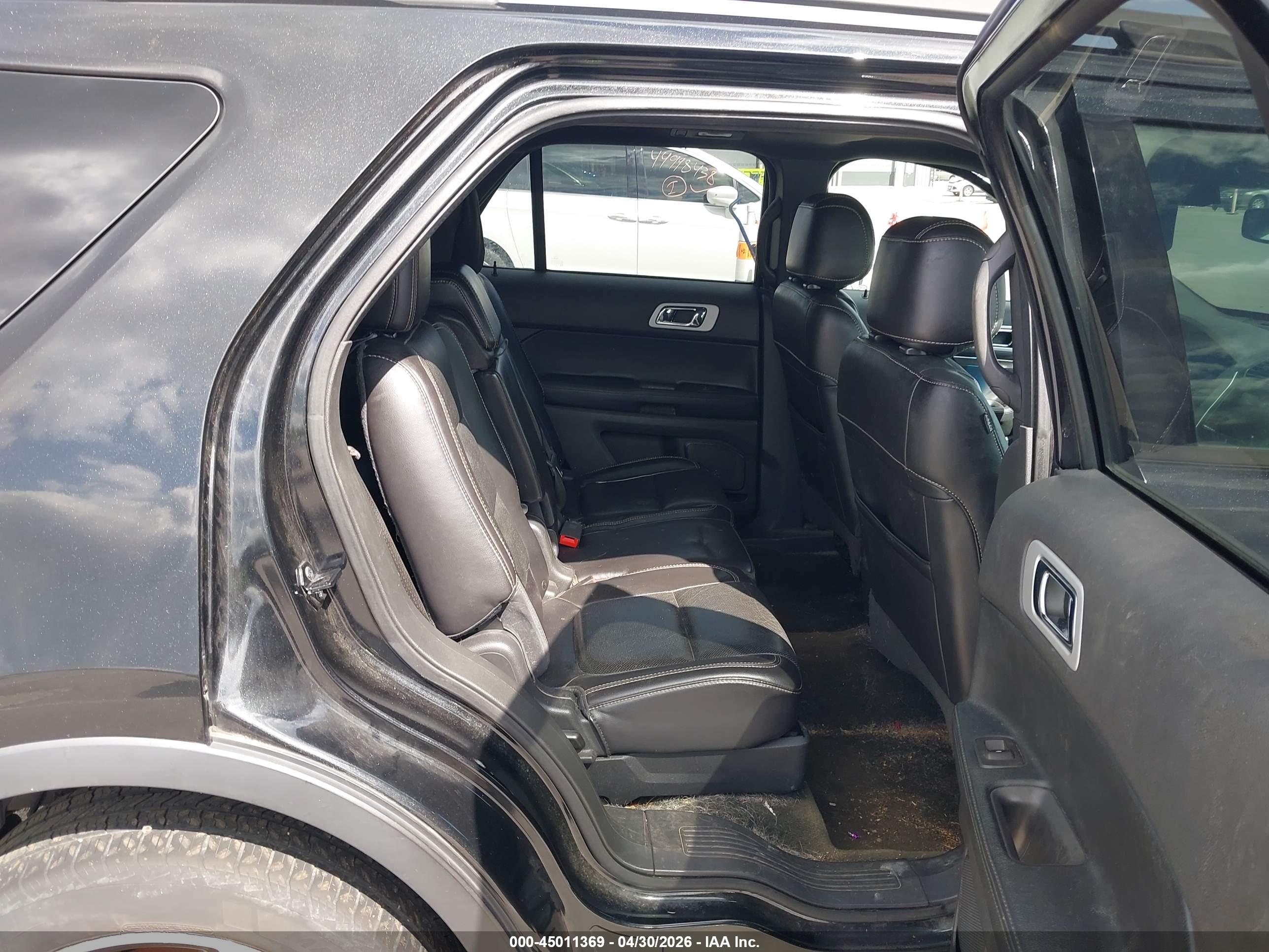 FORD EXPLORER image 8