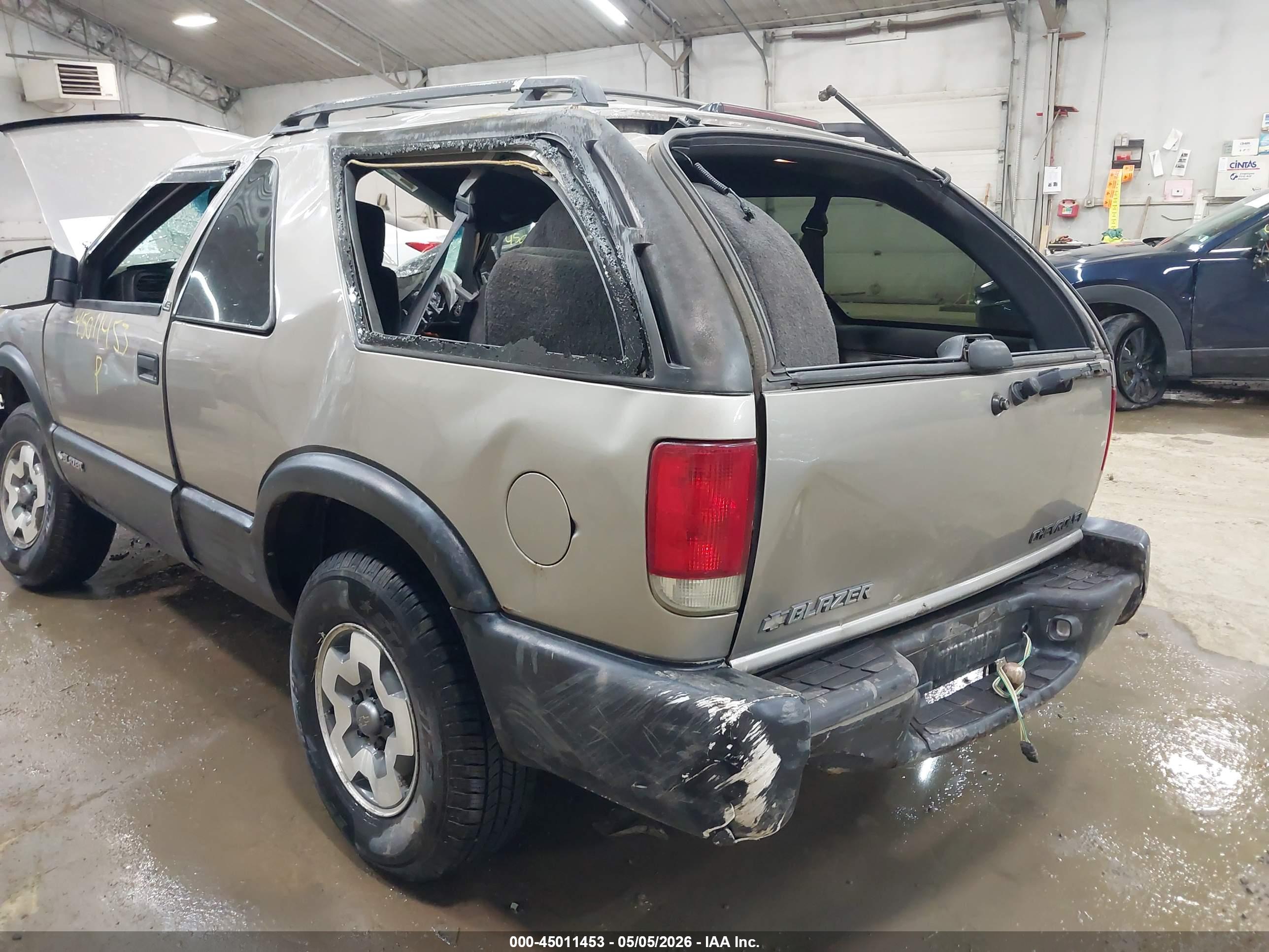 CHEVROLET BLAZER image 6