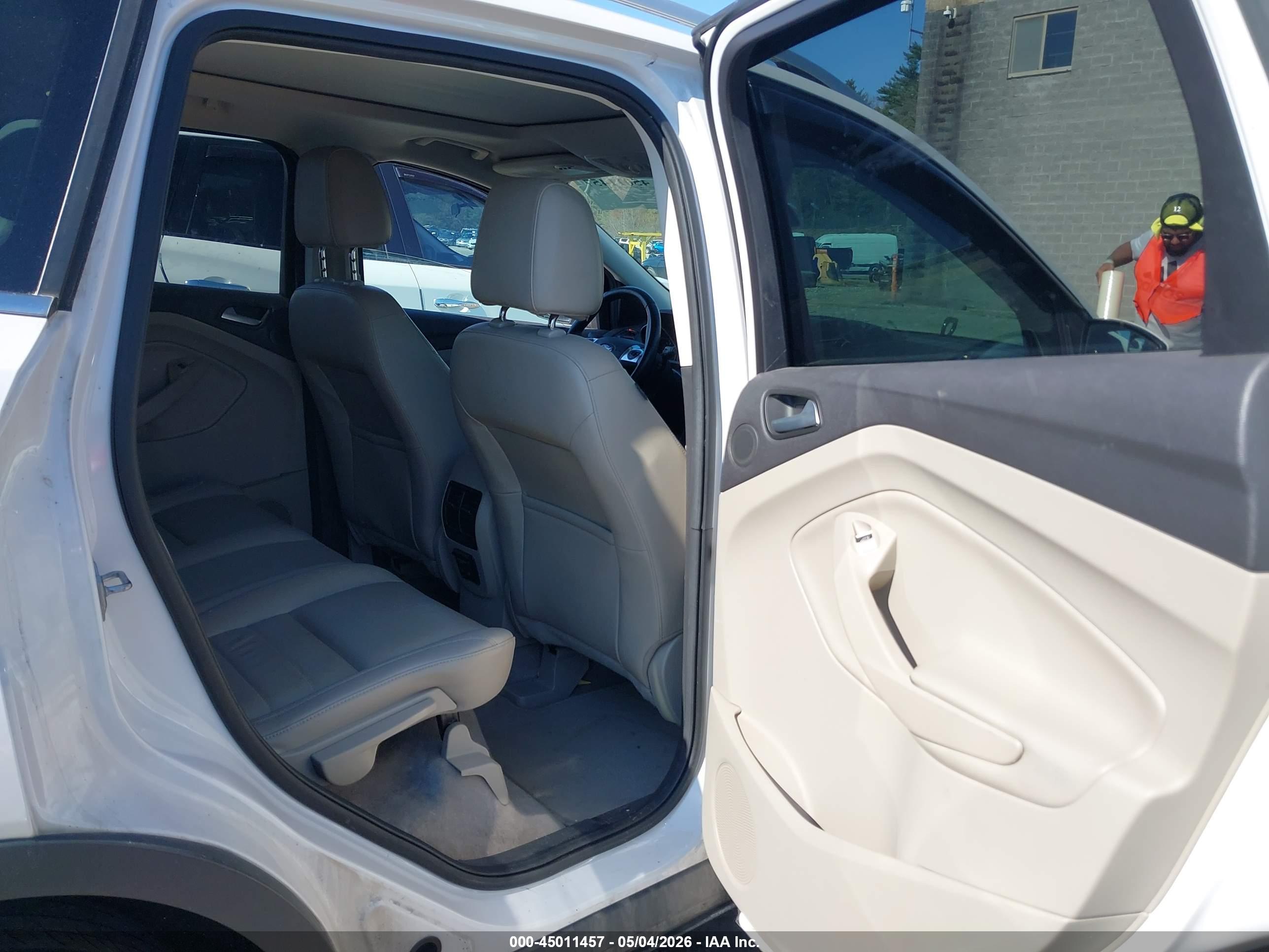 FORD ESCAPE image 8