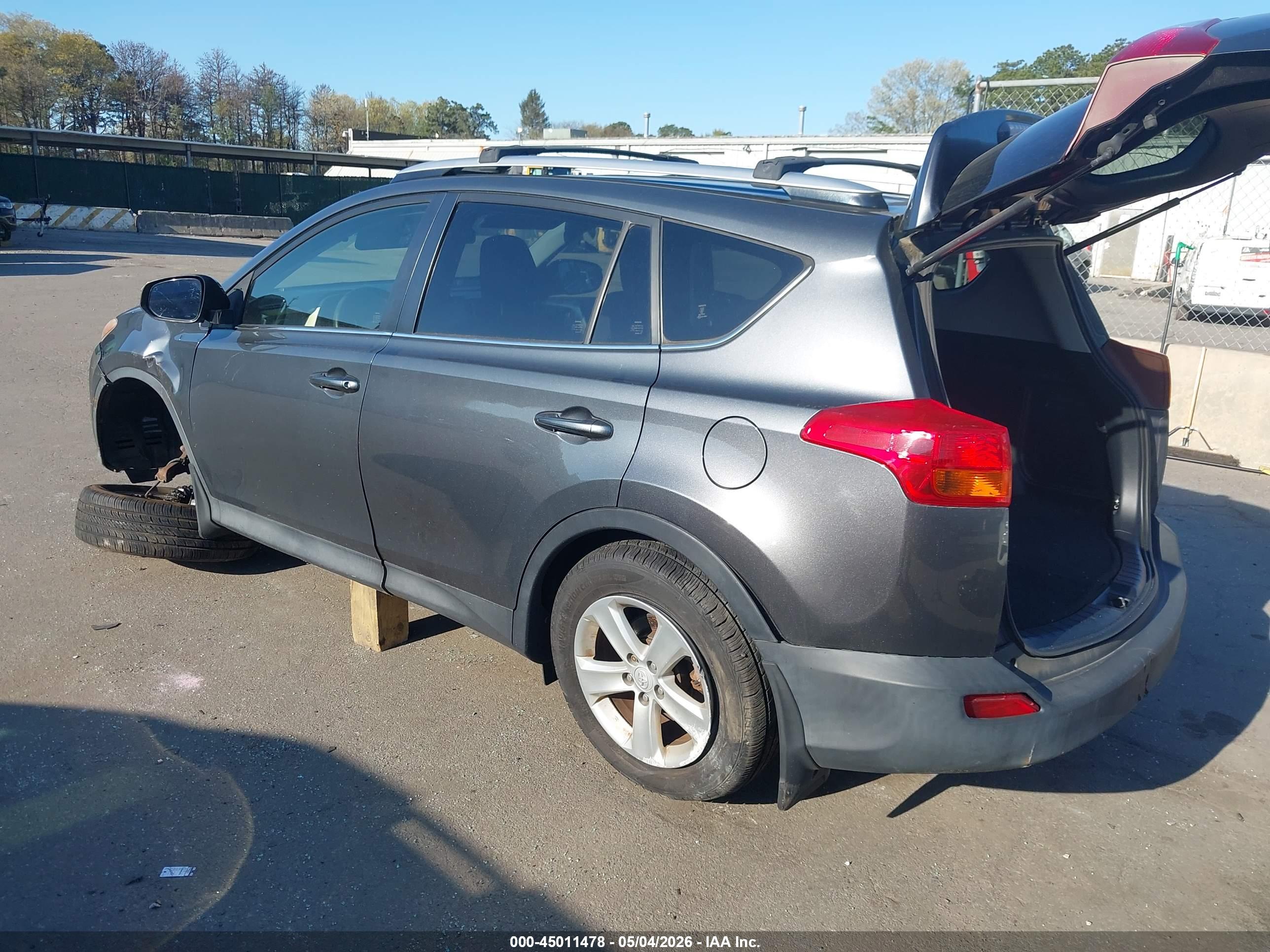 TOYOTA RAV4 image 3