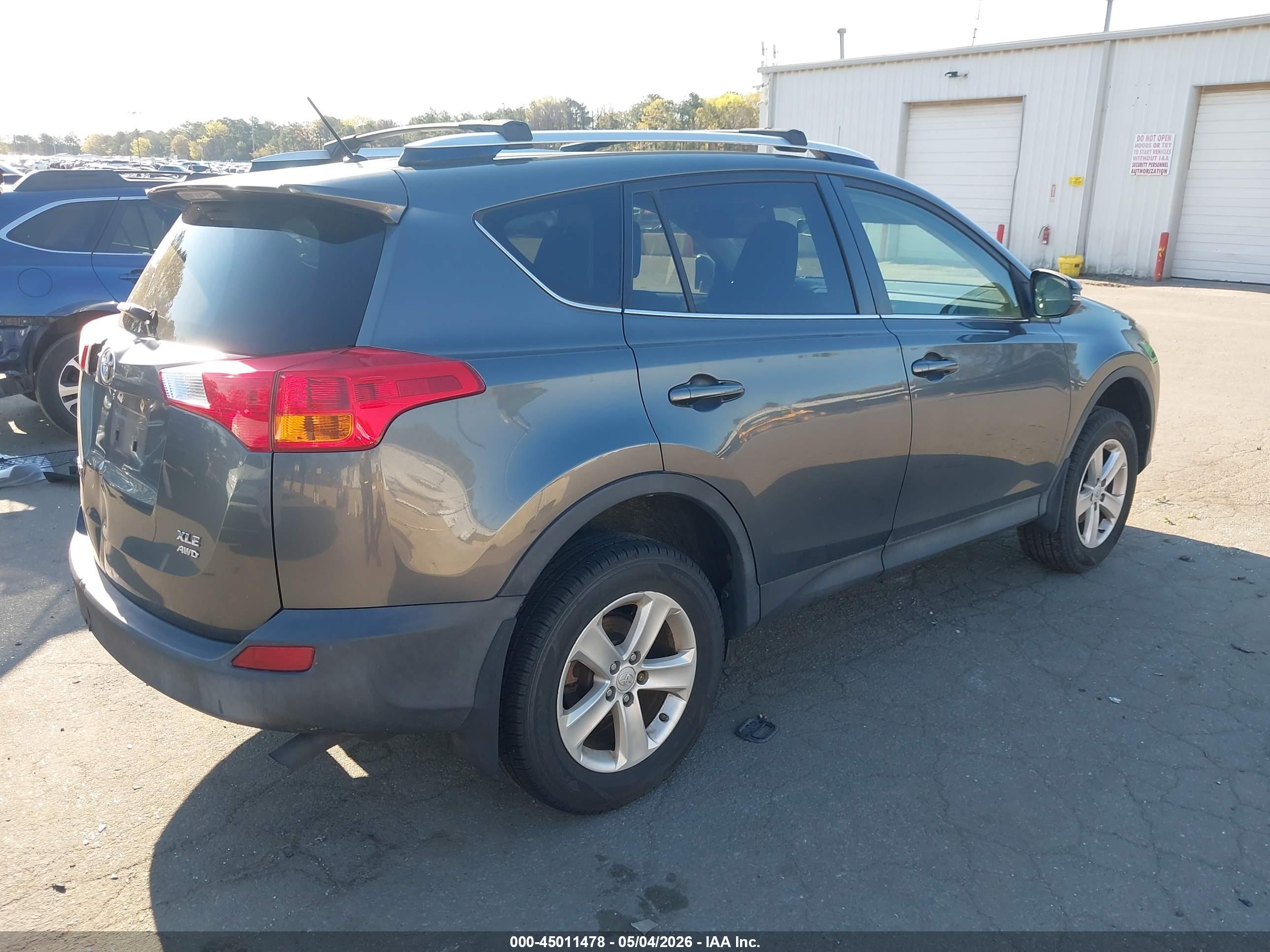 TOYOTA RAV4 image 4