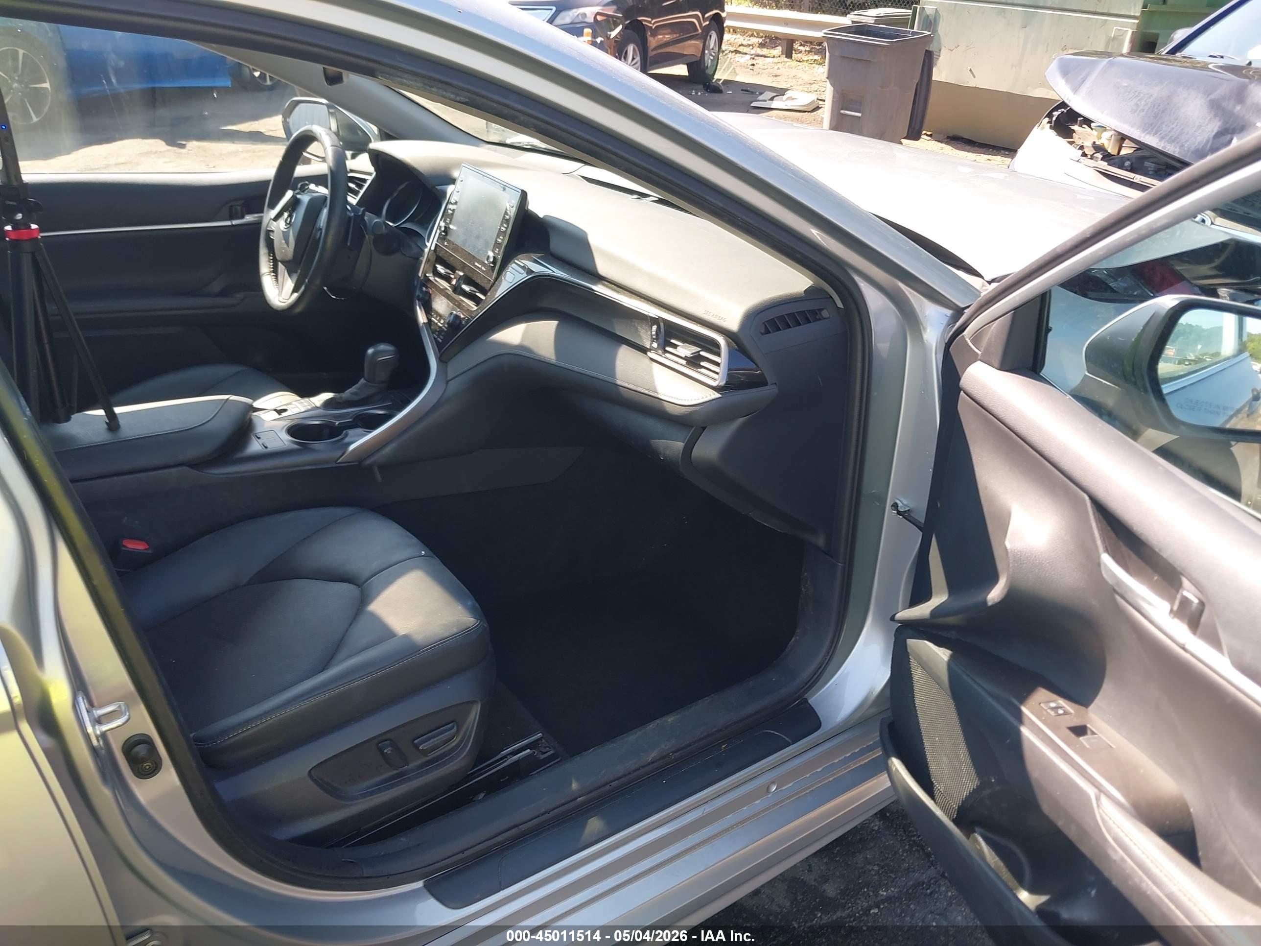 TOYOTA CAMRY image 5