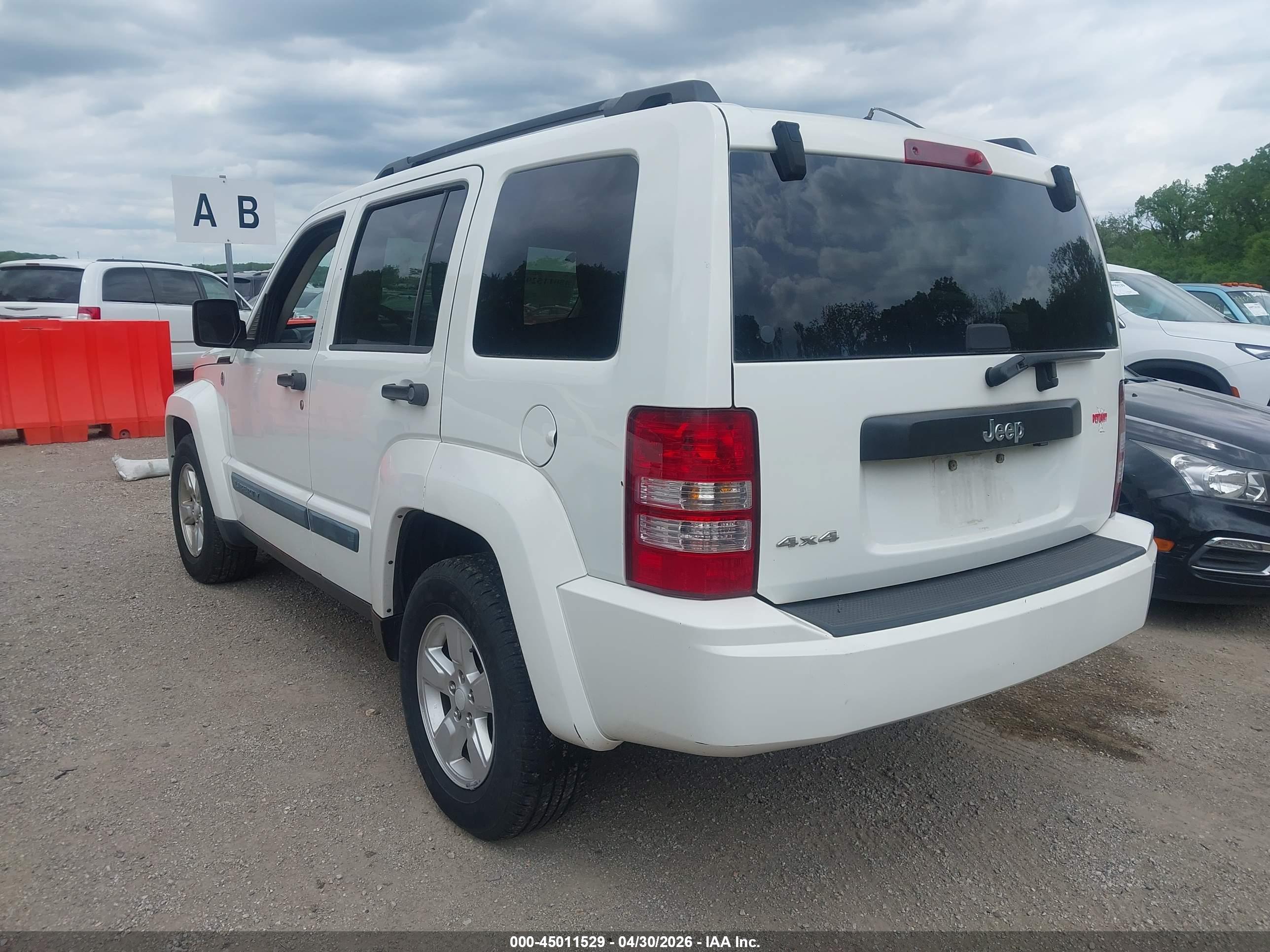 JEEP LIBERTY image 3