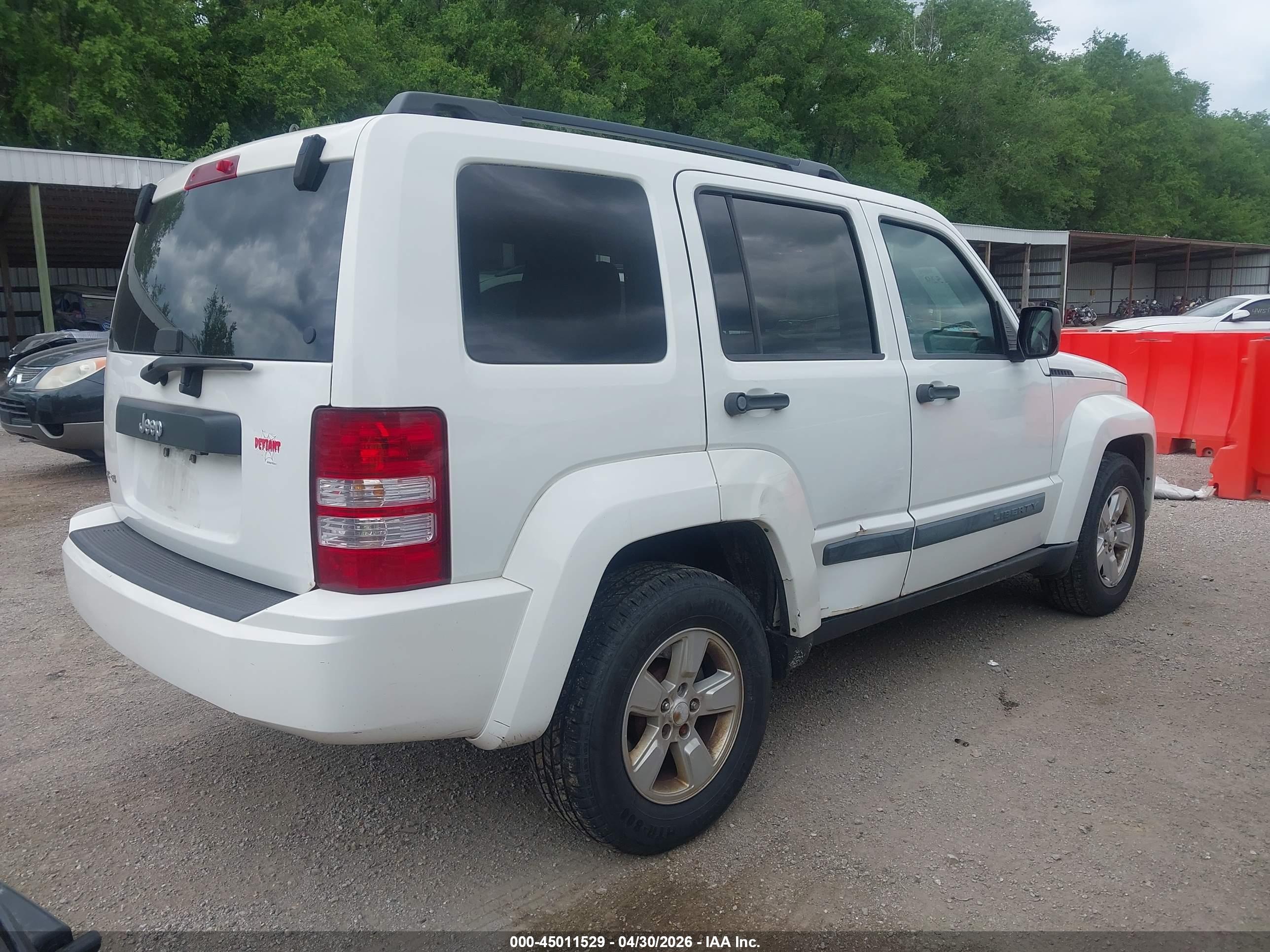 JEEP LIBERTY image 4