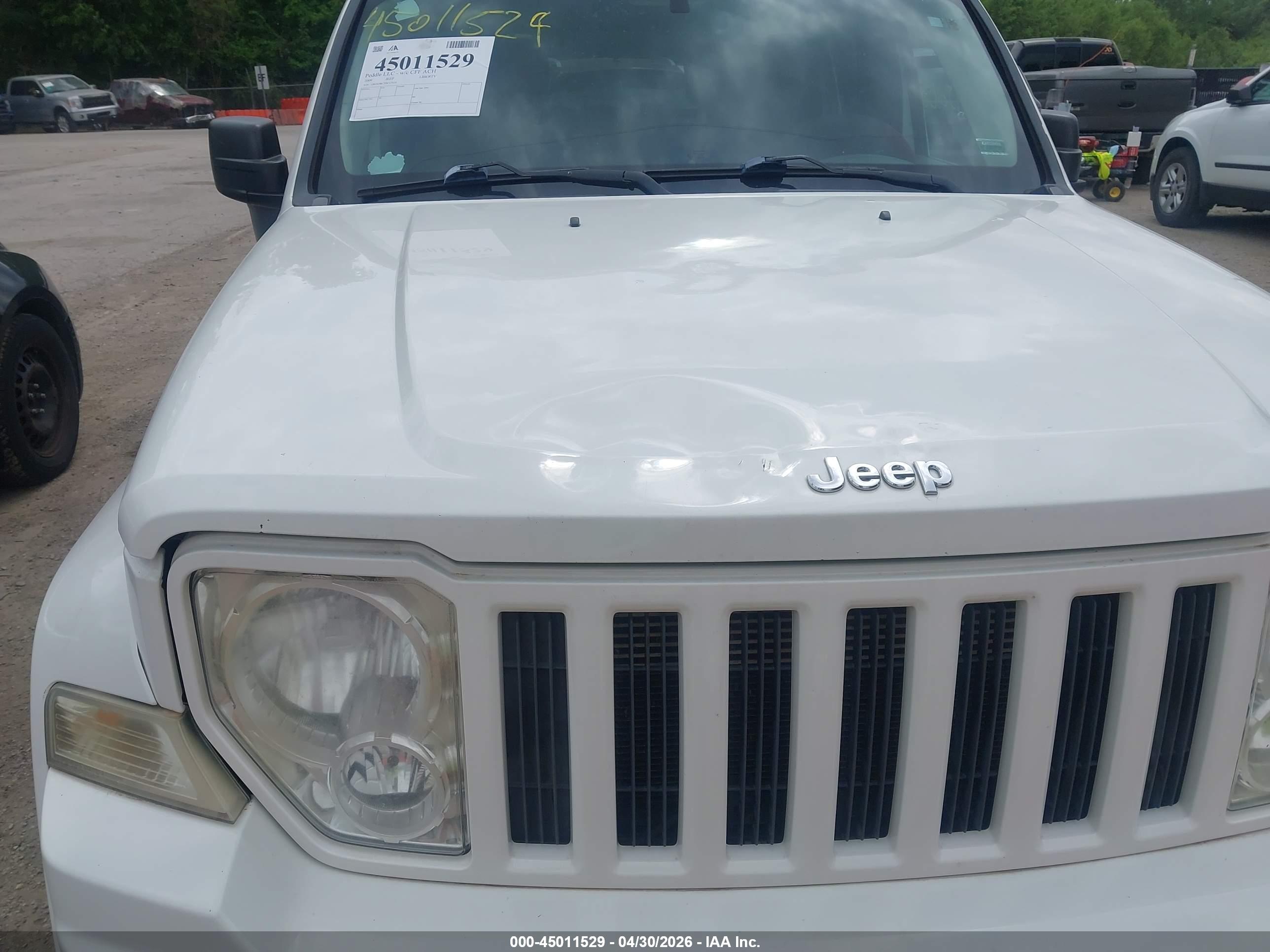 JEEP LIBERTY image 6