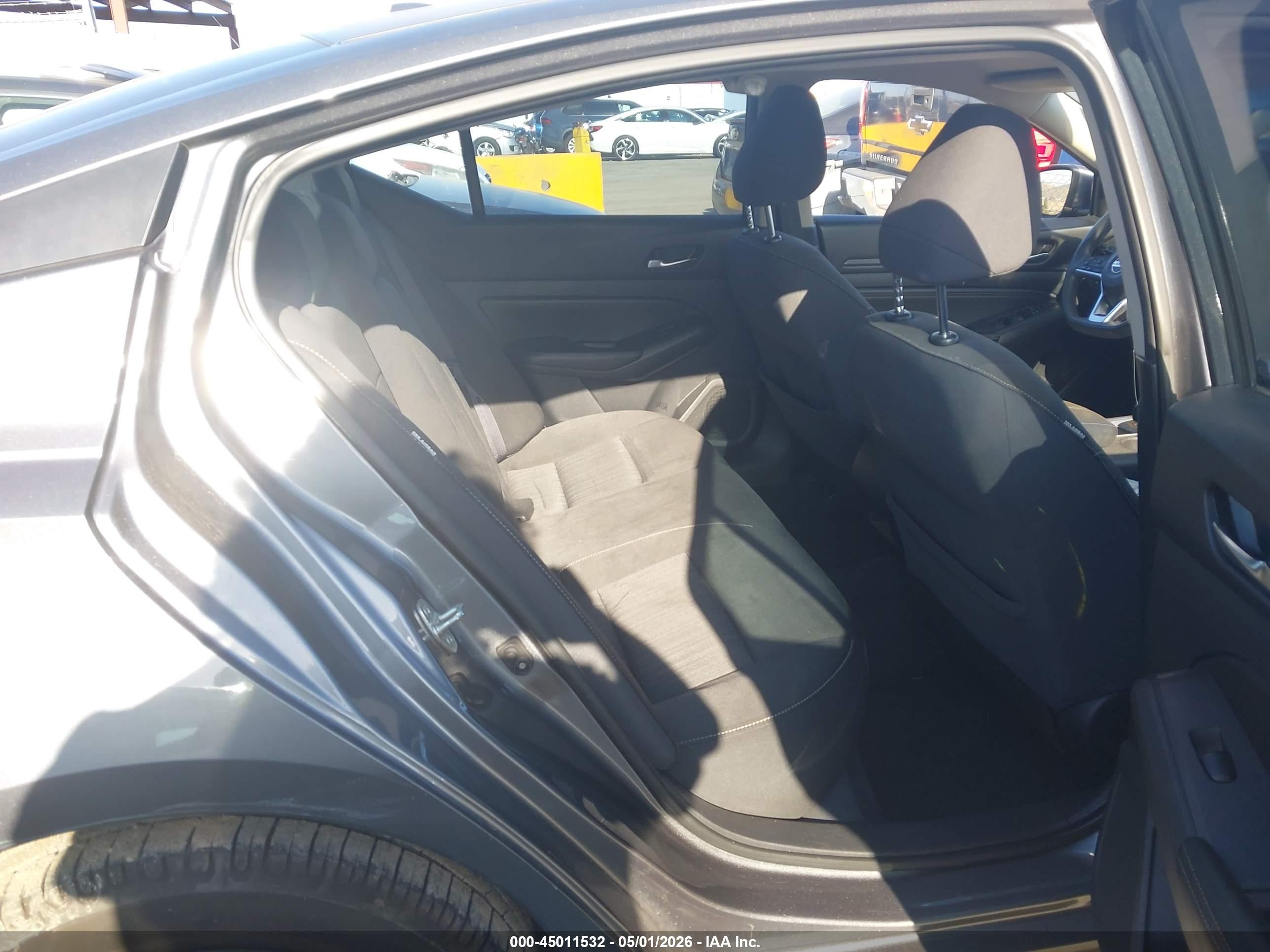 NISSAN ALTIMA image 8