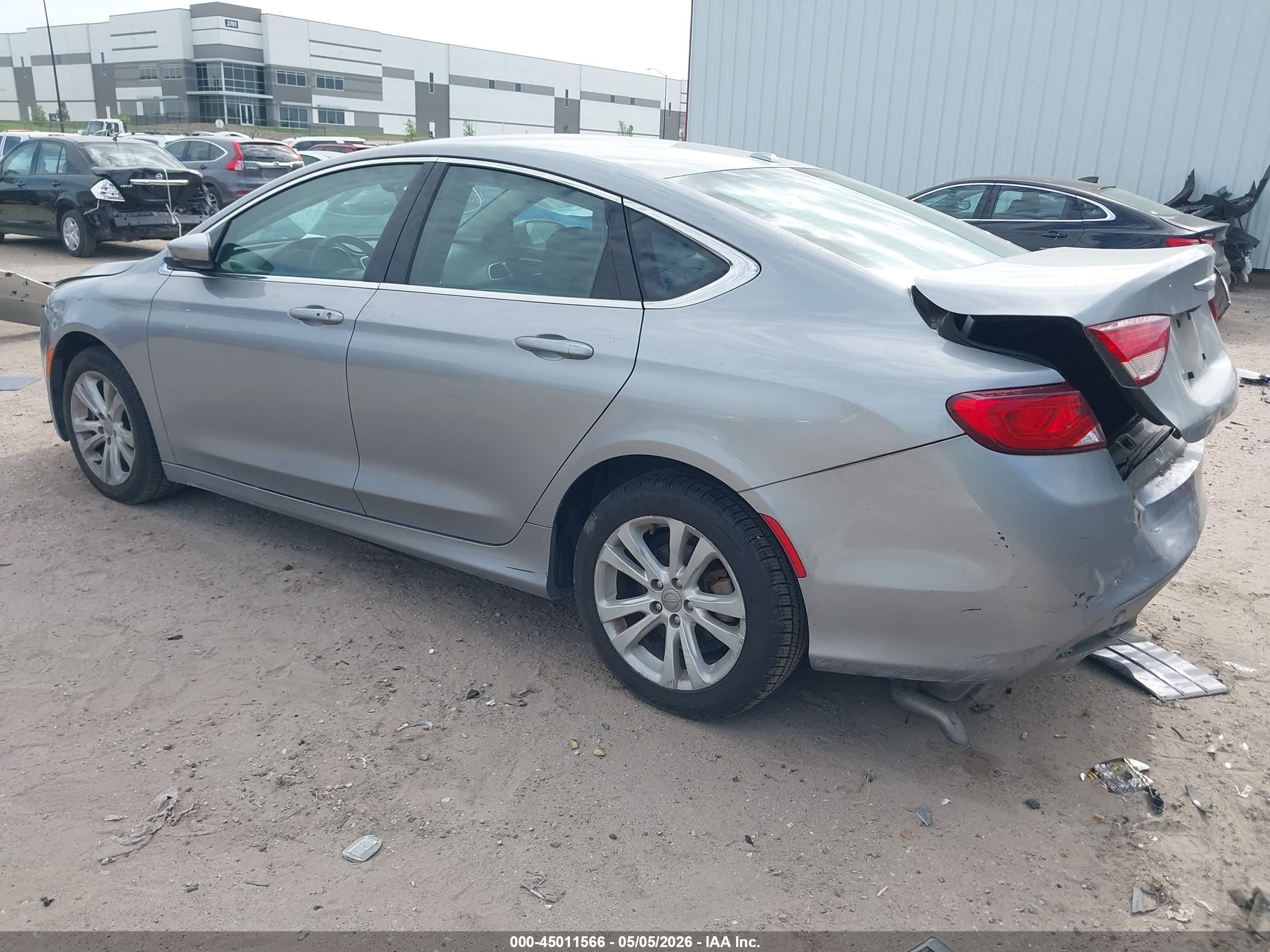 CHRYSLER 200 image 3