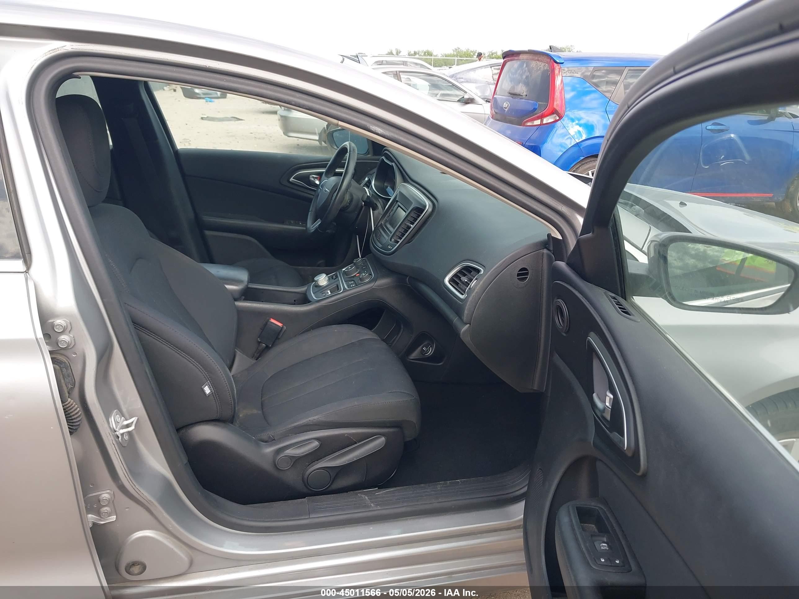 CHRYSLER 200 image 5