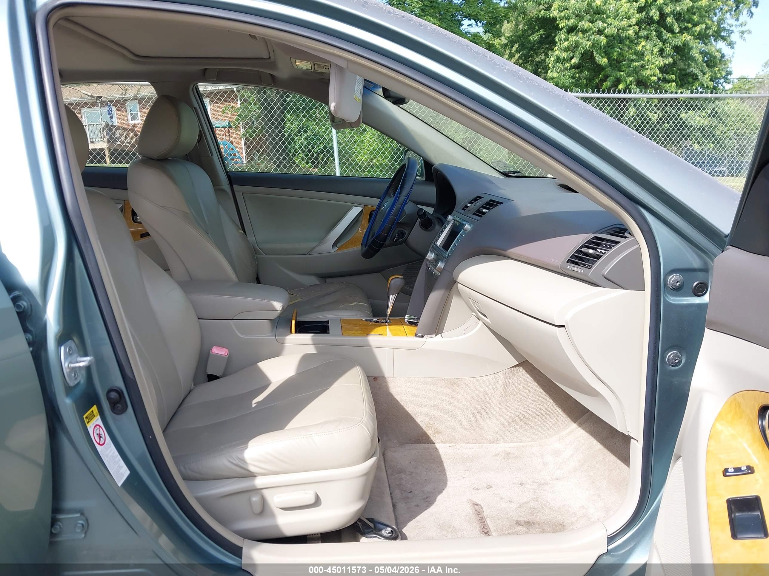 TOYOTA CAMRY image 5