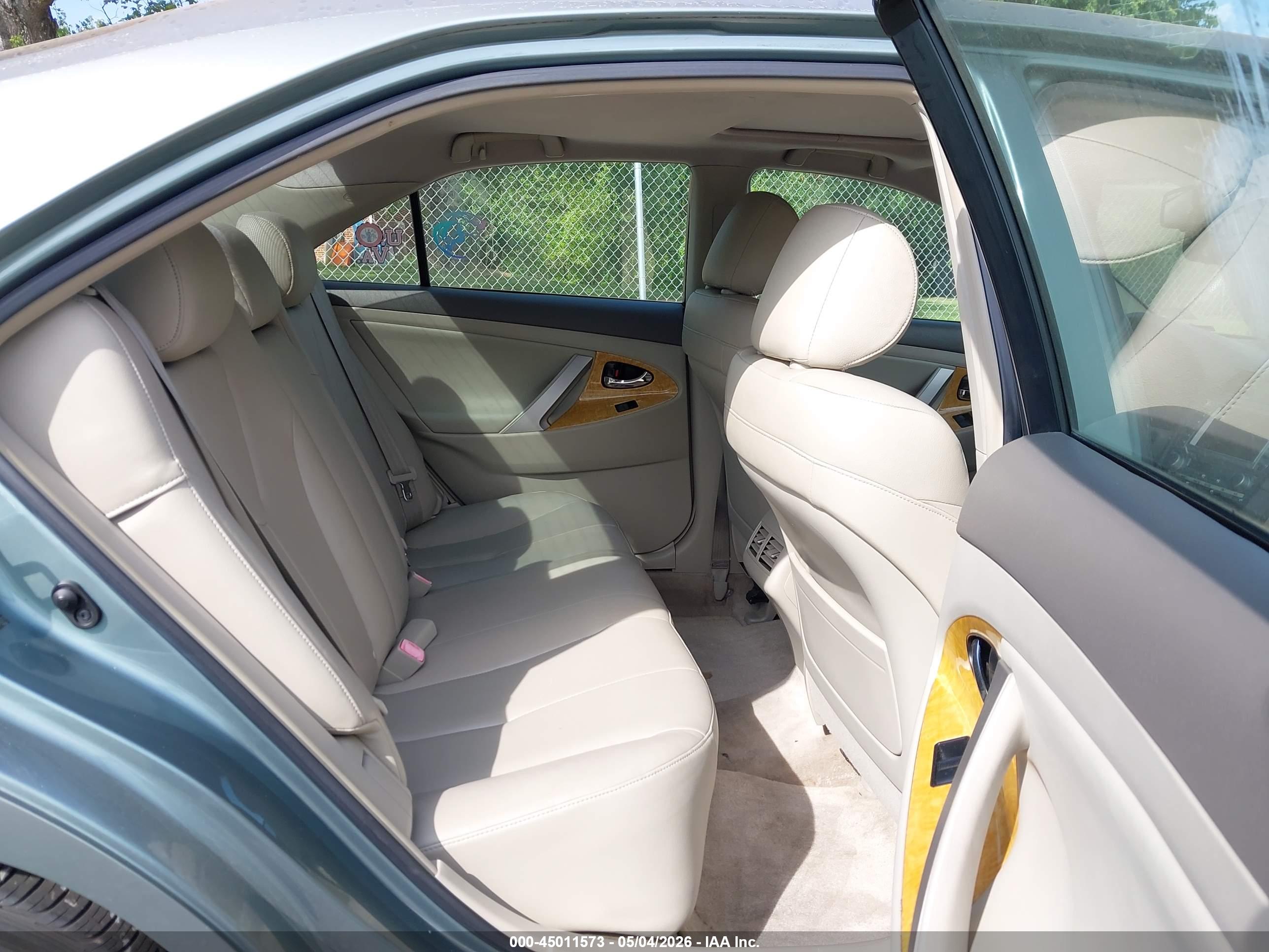 TOYOTA CAMRY image 8