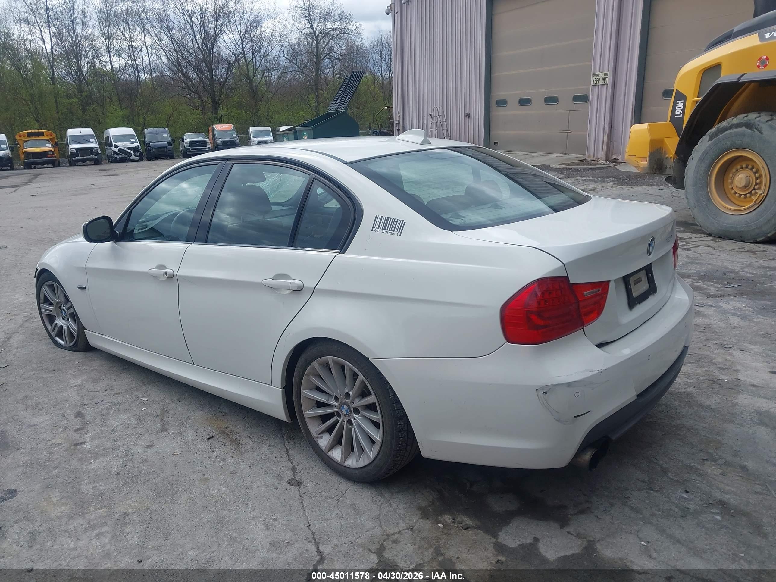 BMW 328I image 3