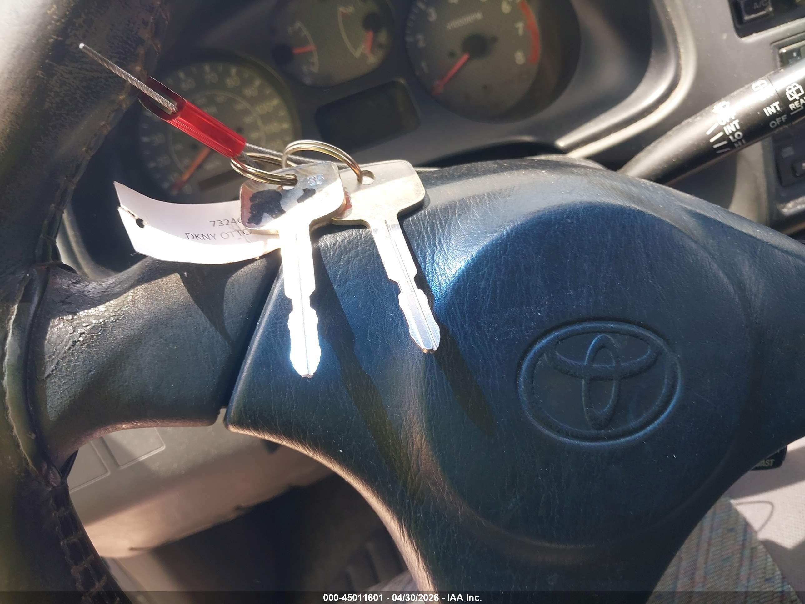TOYOTA RAV4 image 11