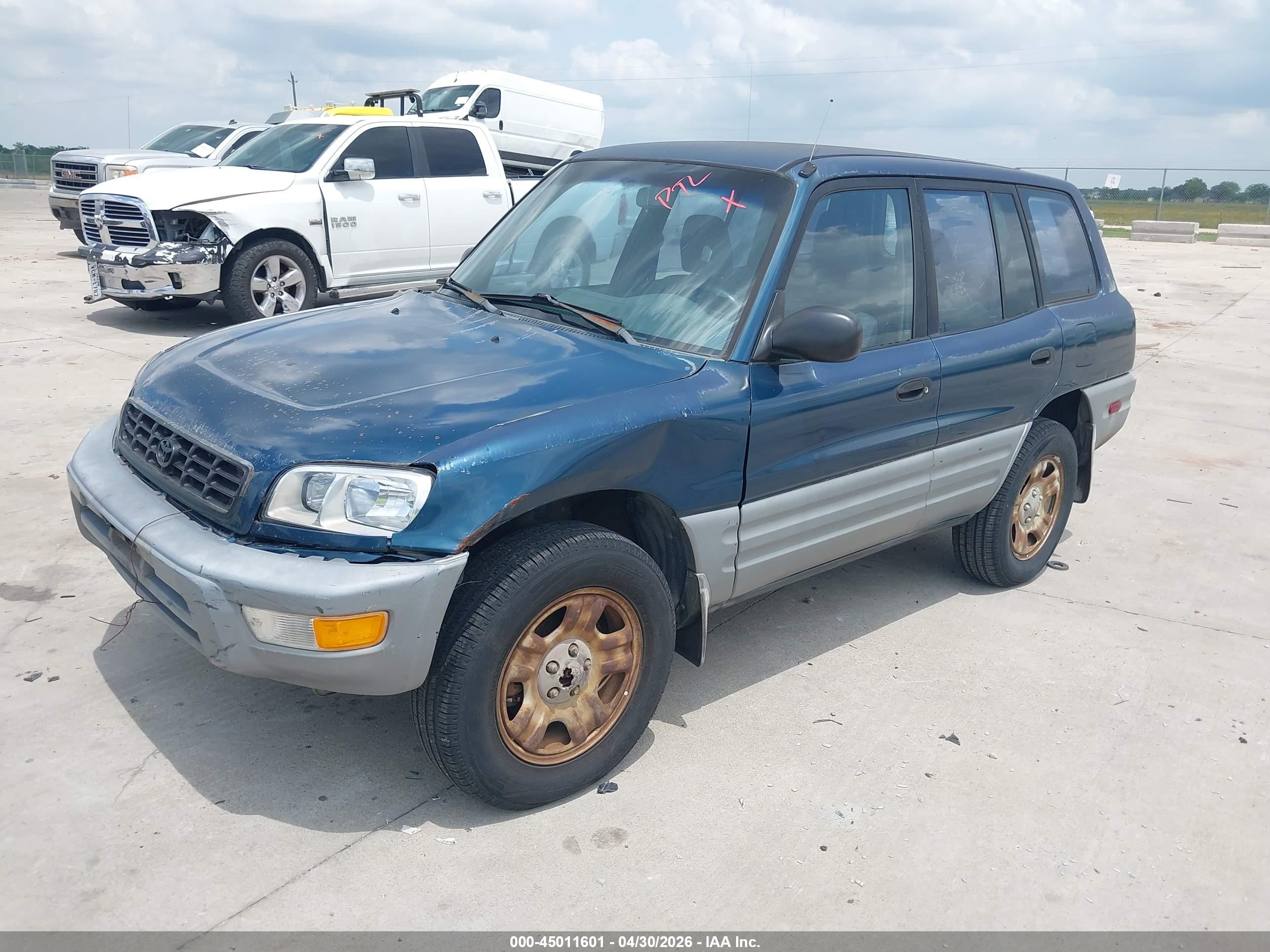 TOYOTA RAV4 image 2