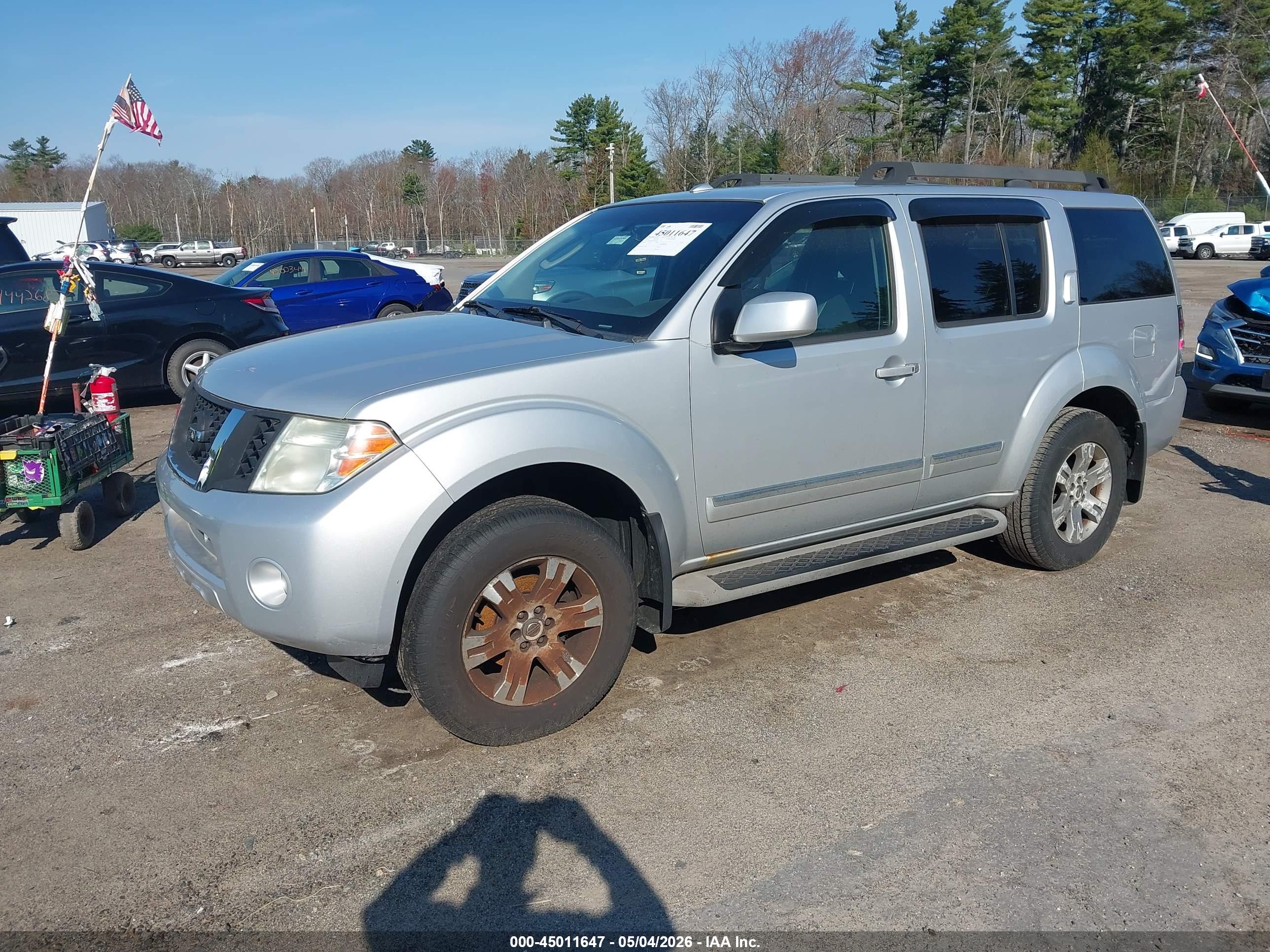 NISSAN PATHFINDER image 2