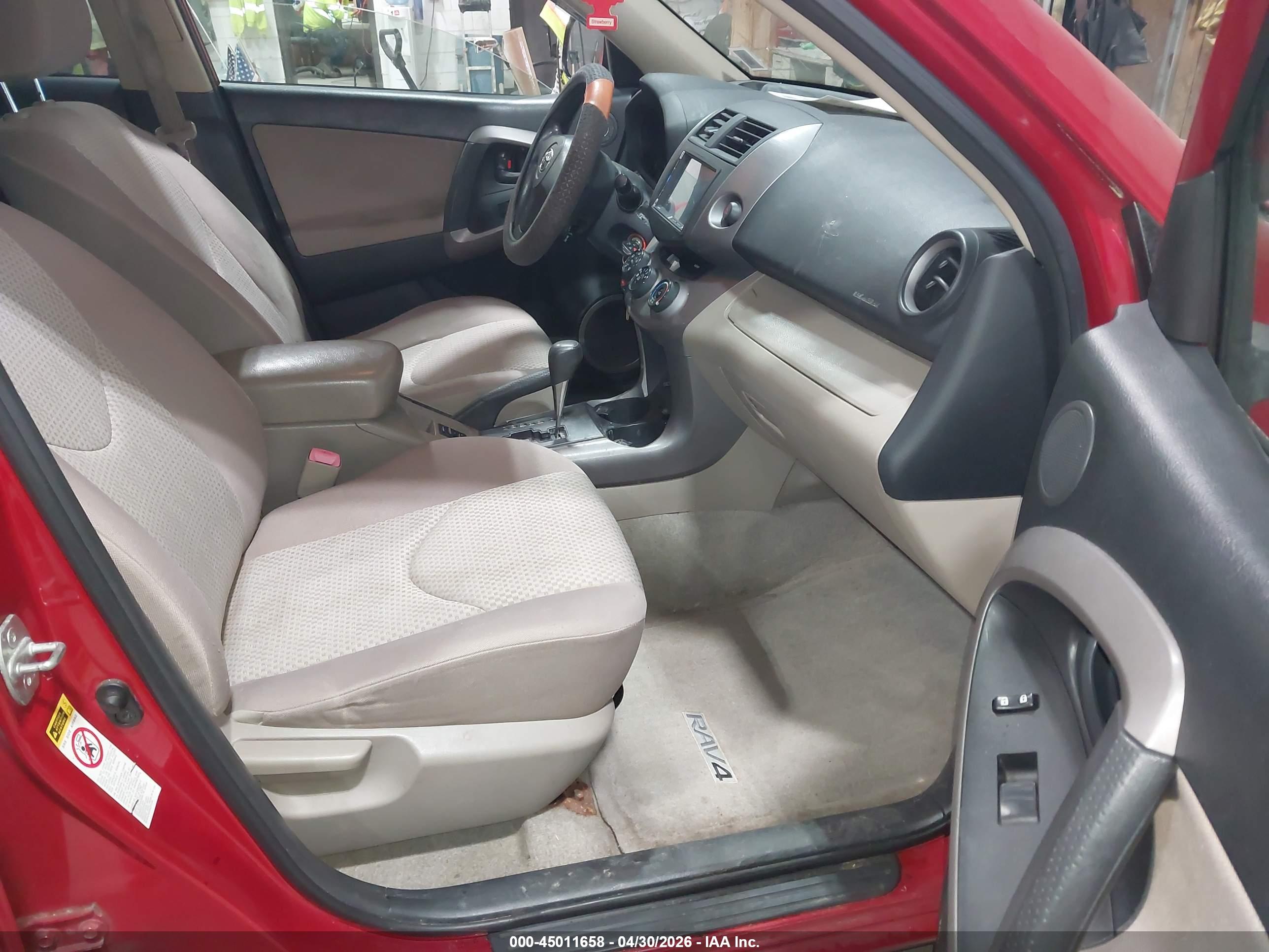 TOYOTA RAV4 image 5