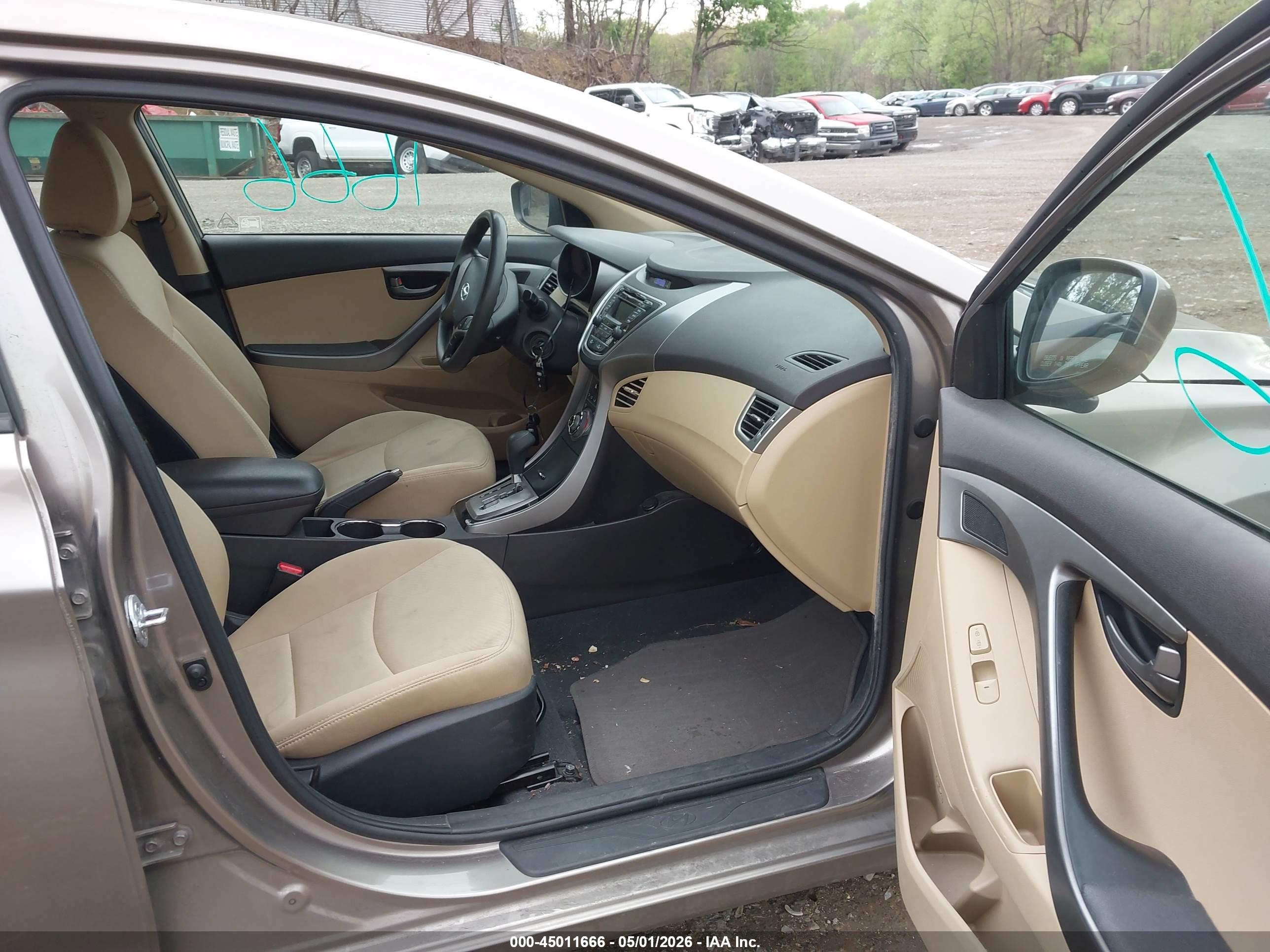 HYUNDAI ELANTRA image 5