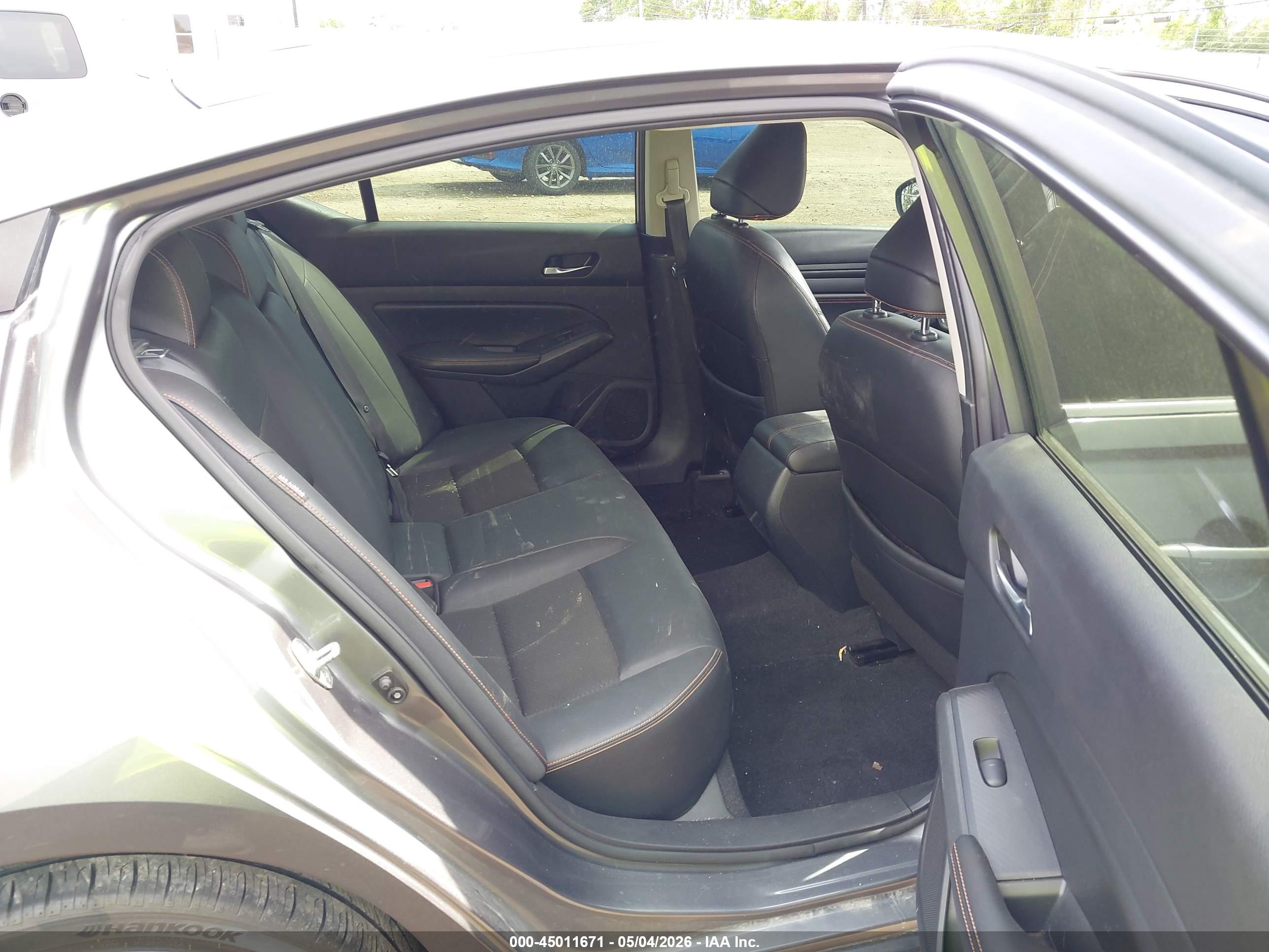 NISSAN ALTIMA image 8