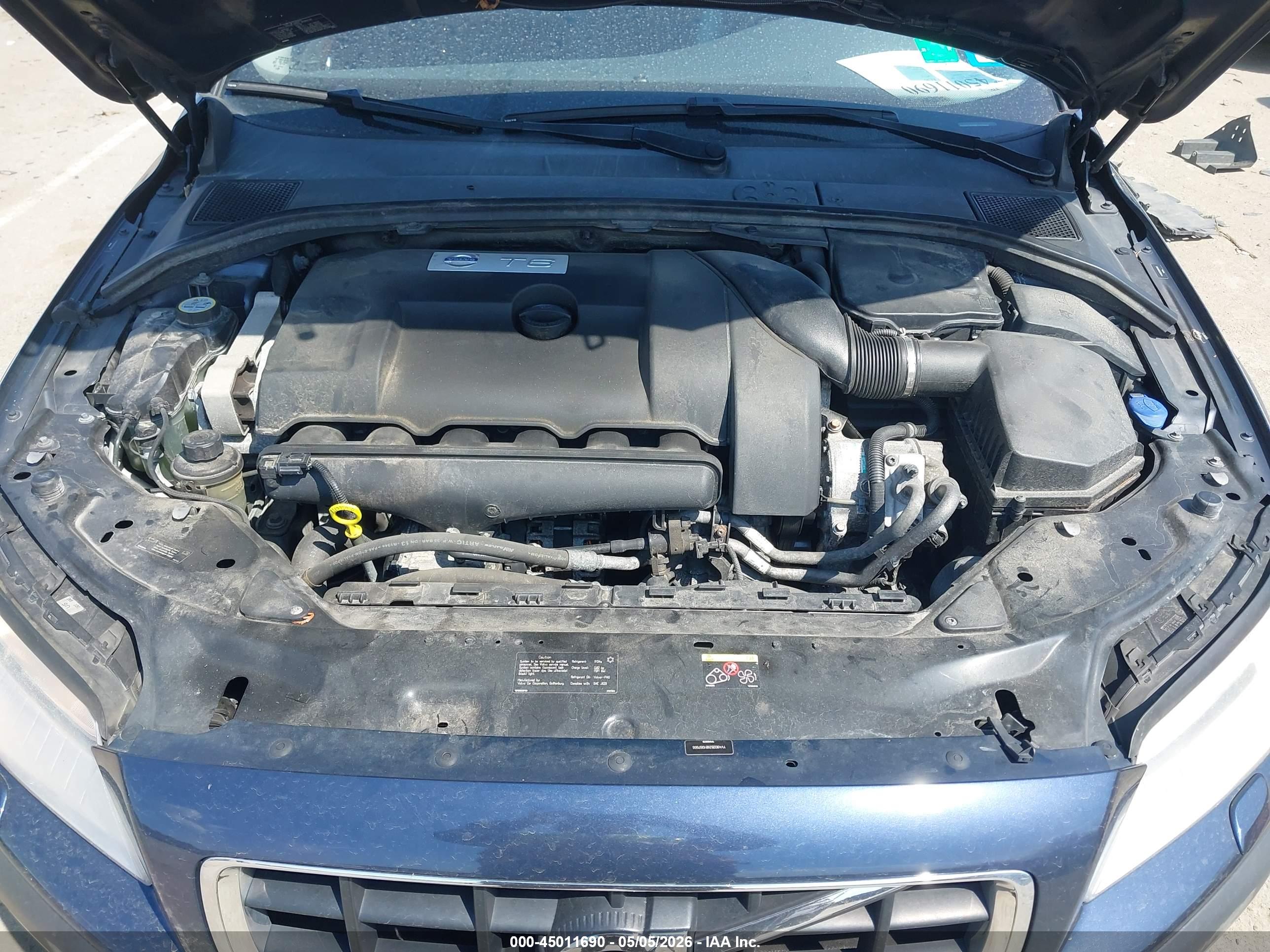 VOLVO XC70 image 10