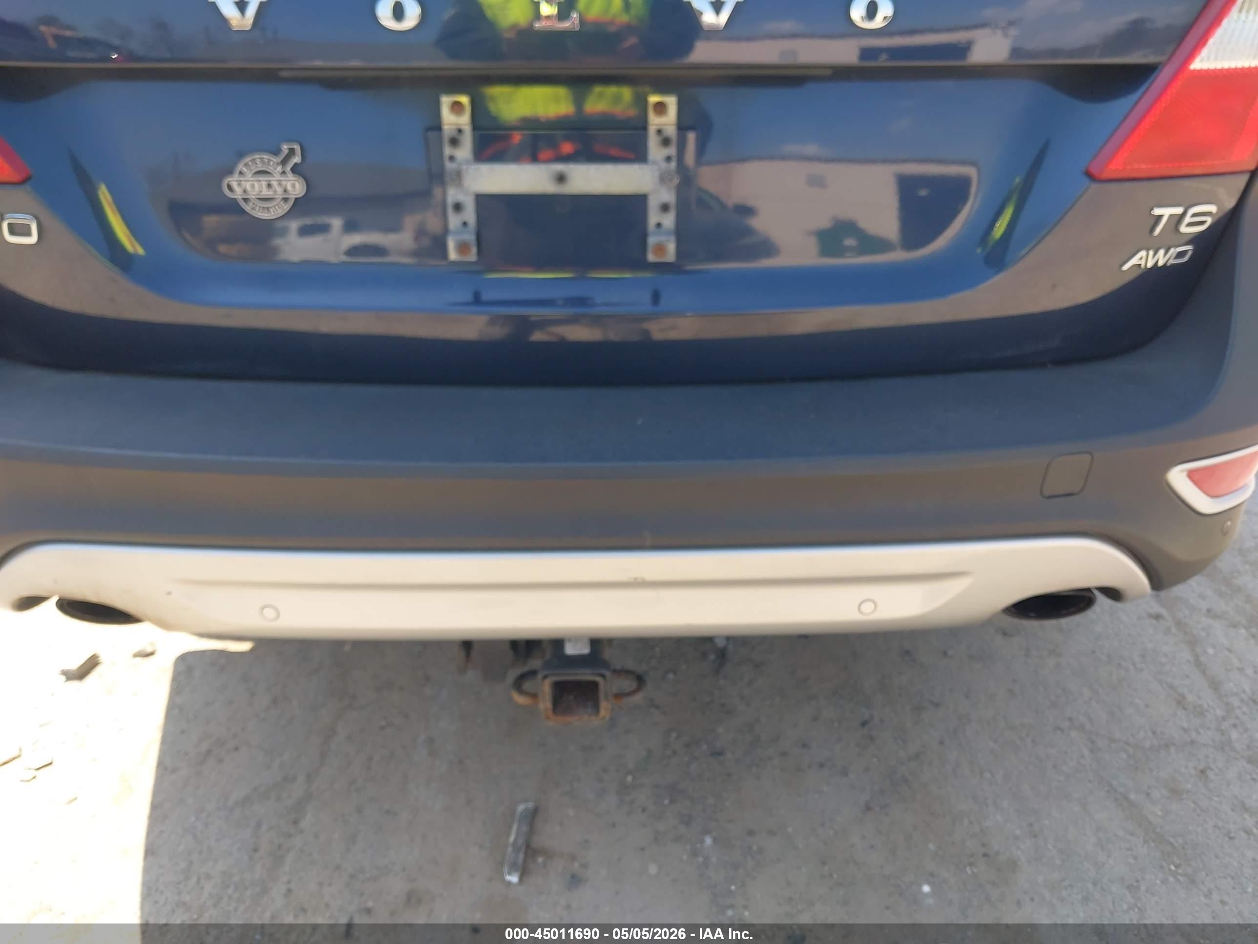 VOLVO XC70 image 6