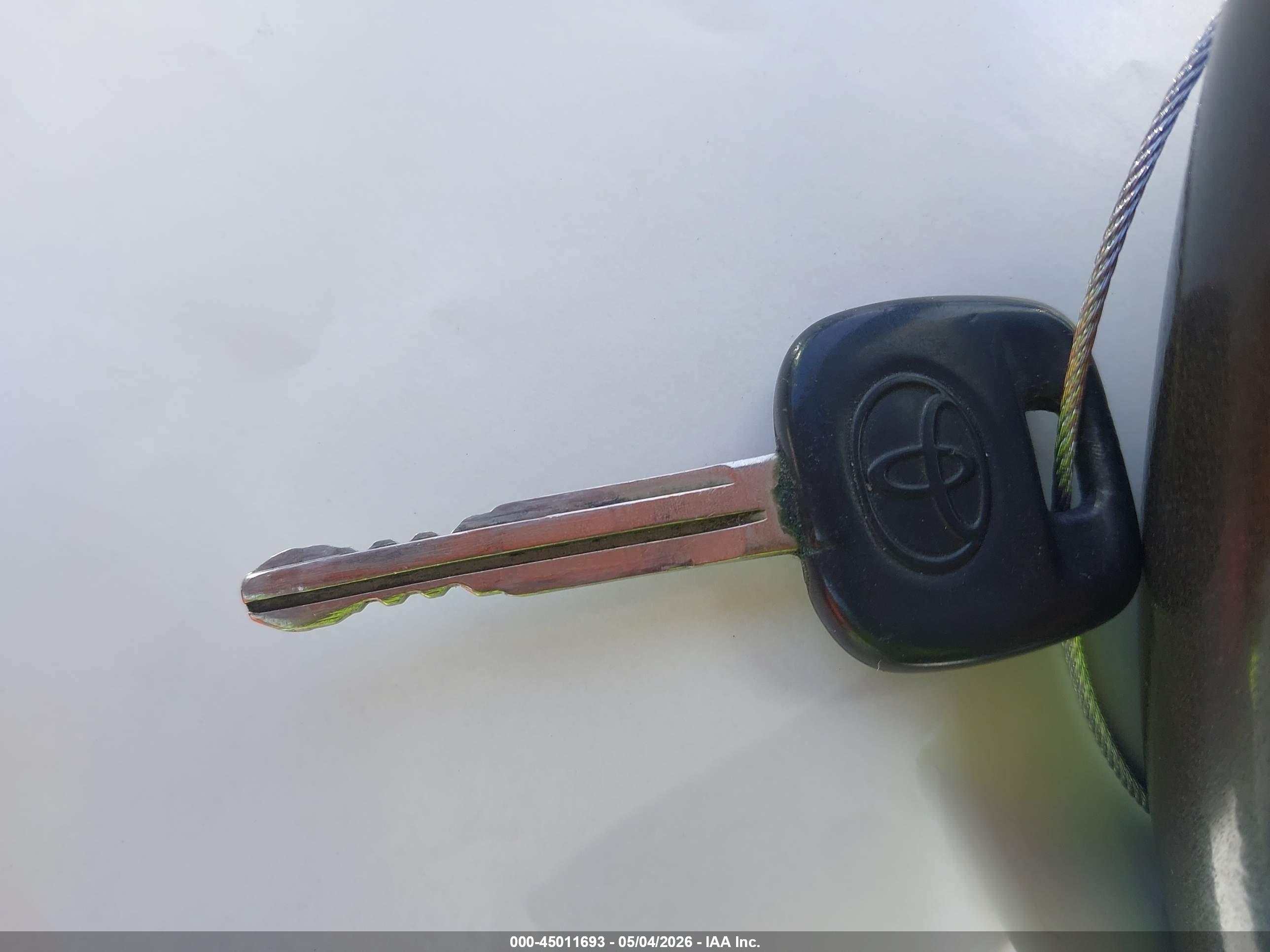 TOYOTA YARIS image 11