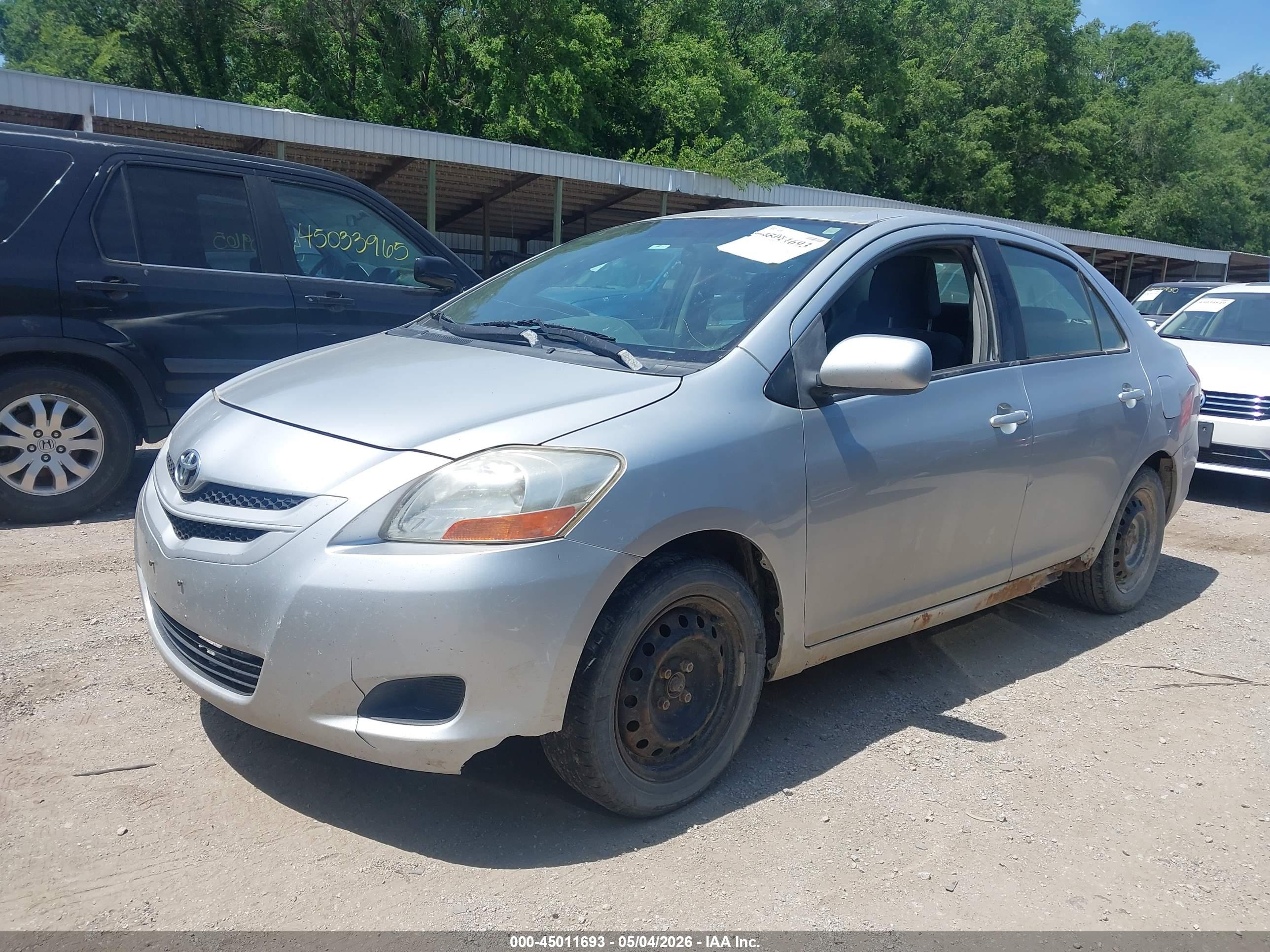 TOYOTA YARIS image 2