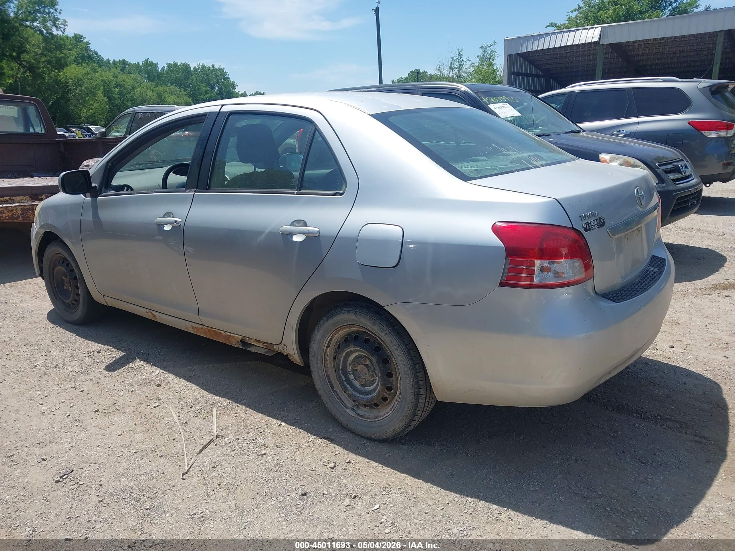 TOYOTA YARIS image 3