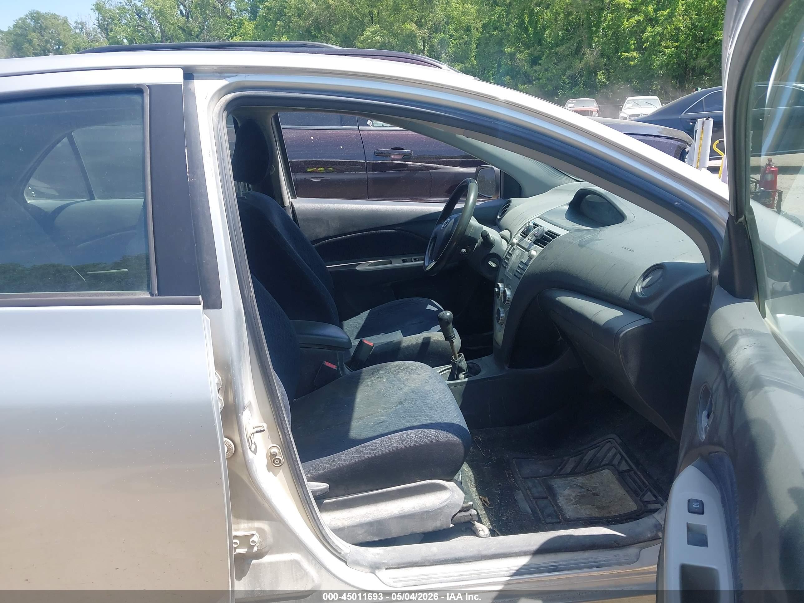 TOYOTA YARIS image 5