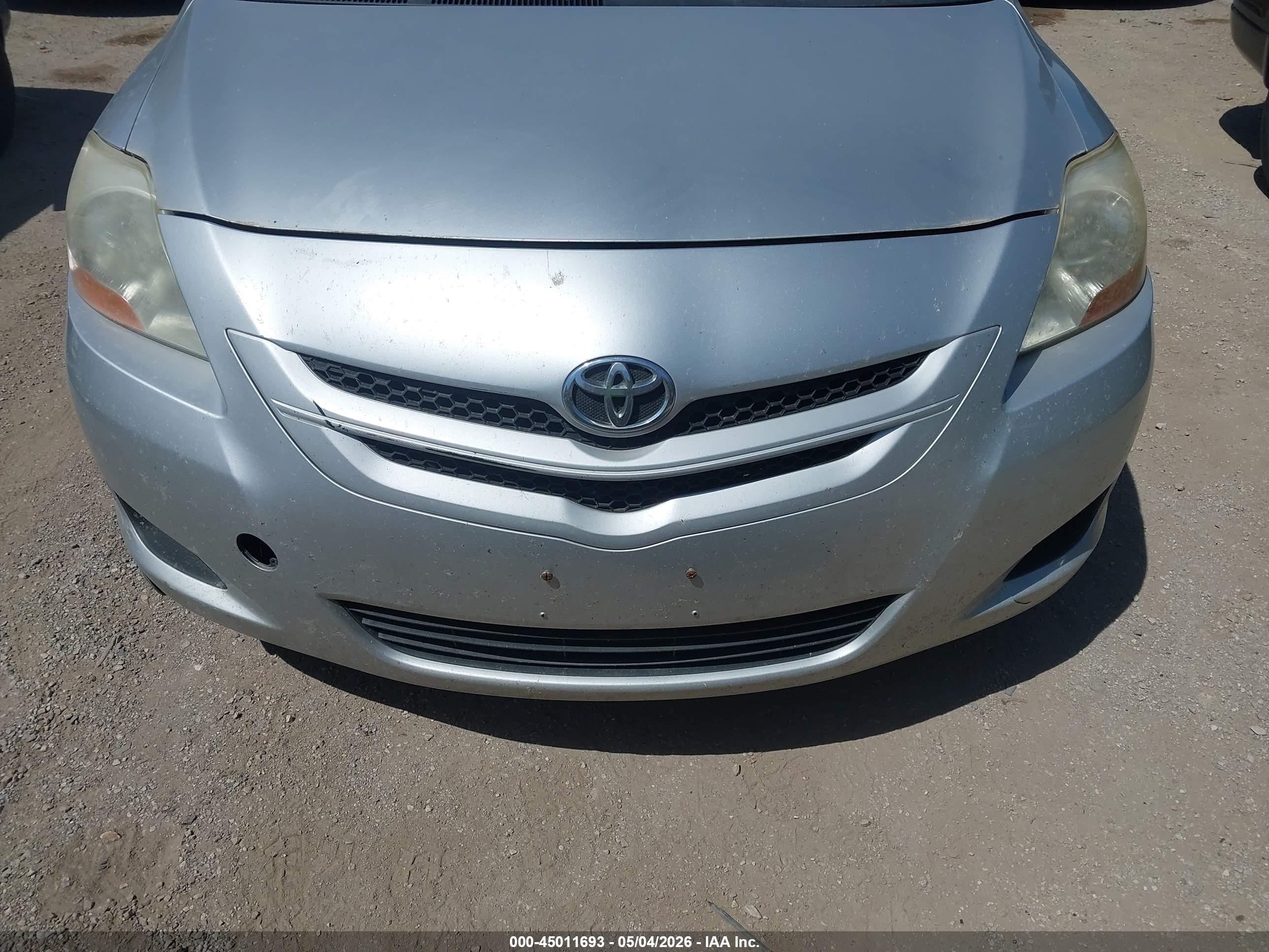 TOYOTA YARIS image 6