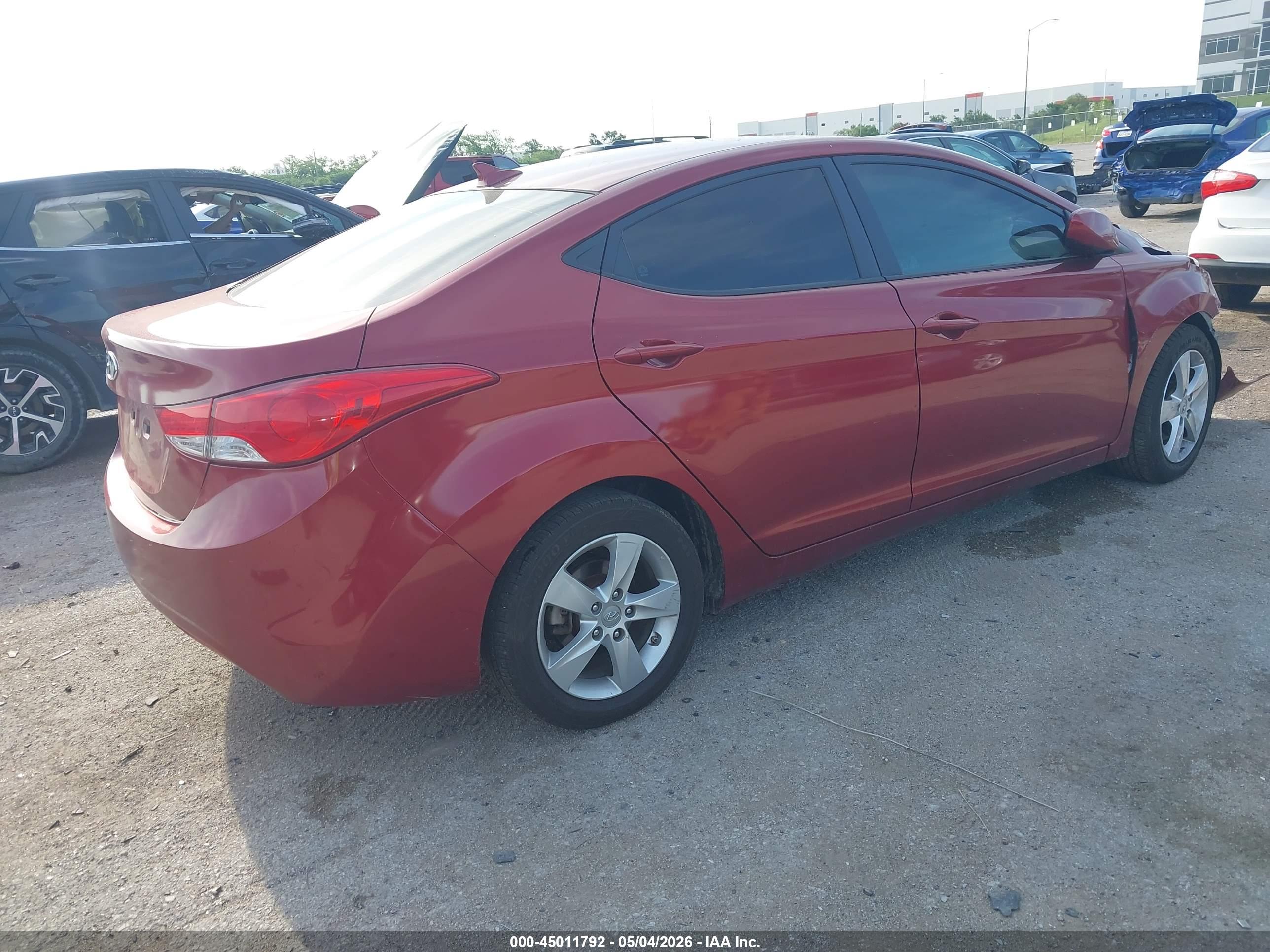 HYUNDAI ELANTRA image 4