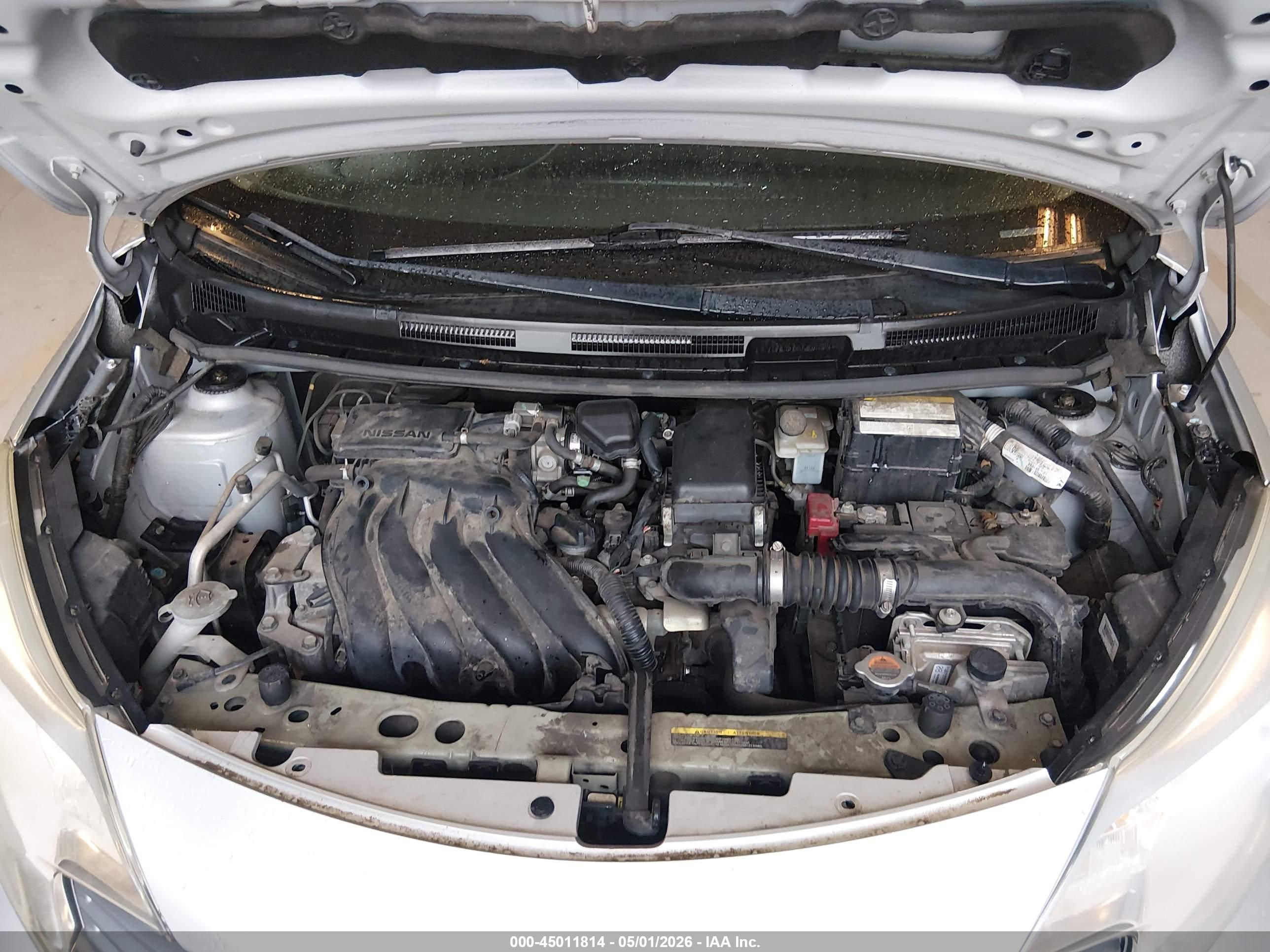 NISSAN VERSA image 10