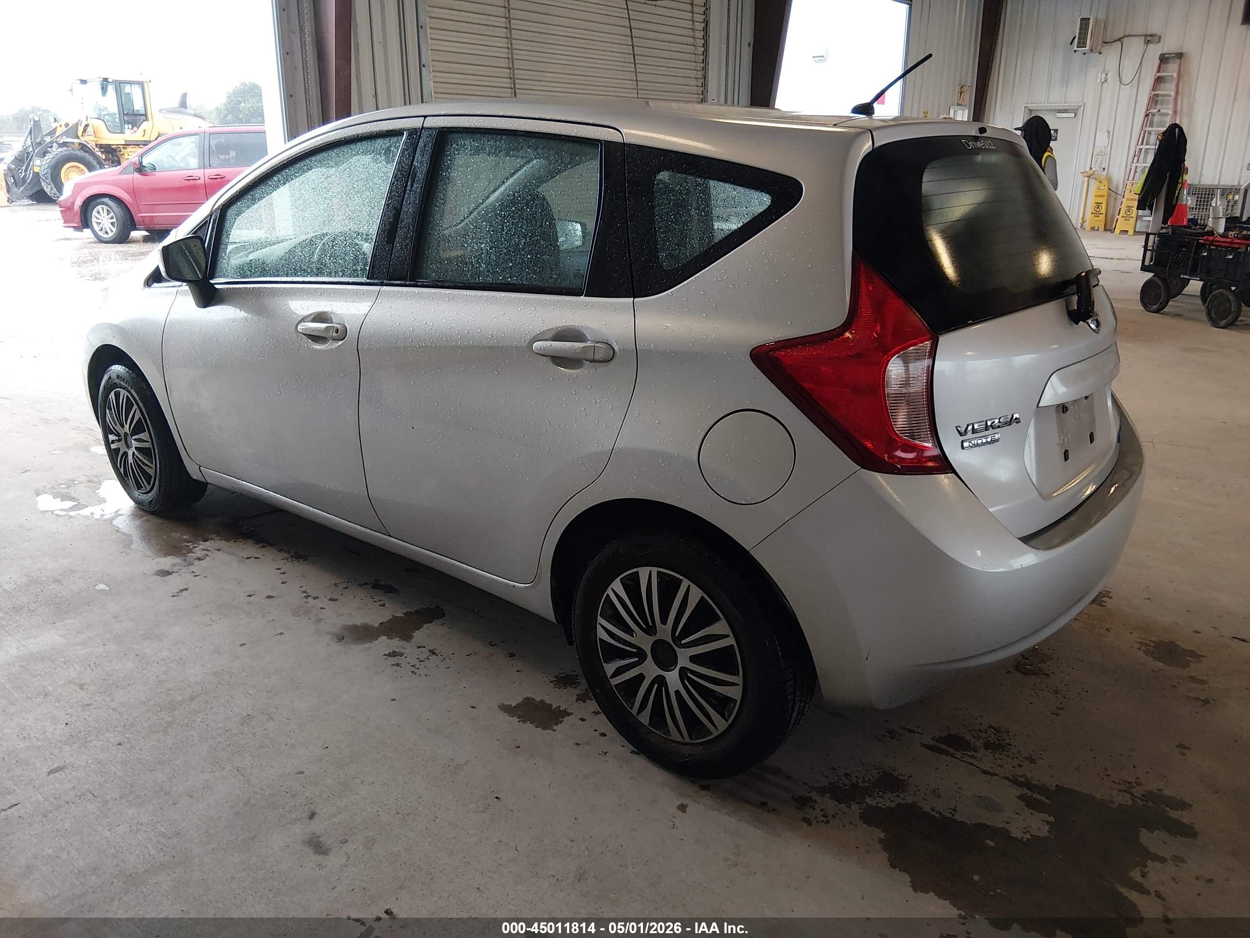 NISSAN VERSA image 3