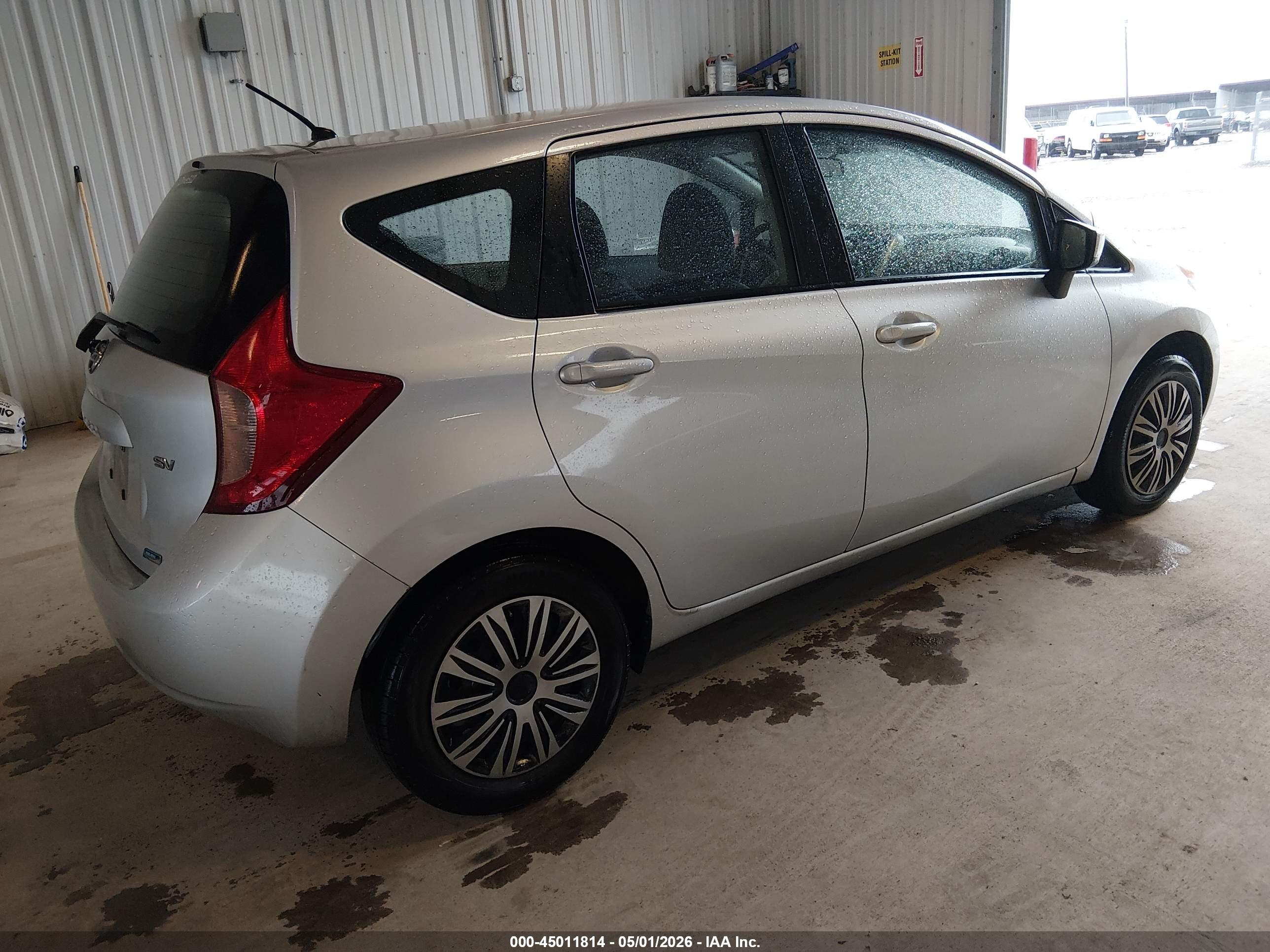 NISSAN VERSA image 4