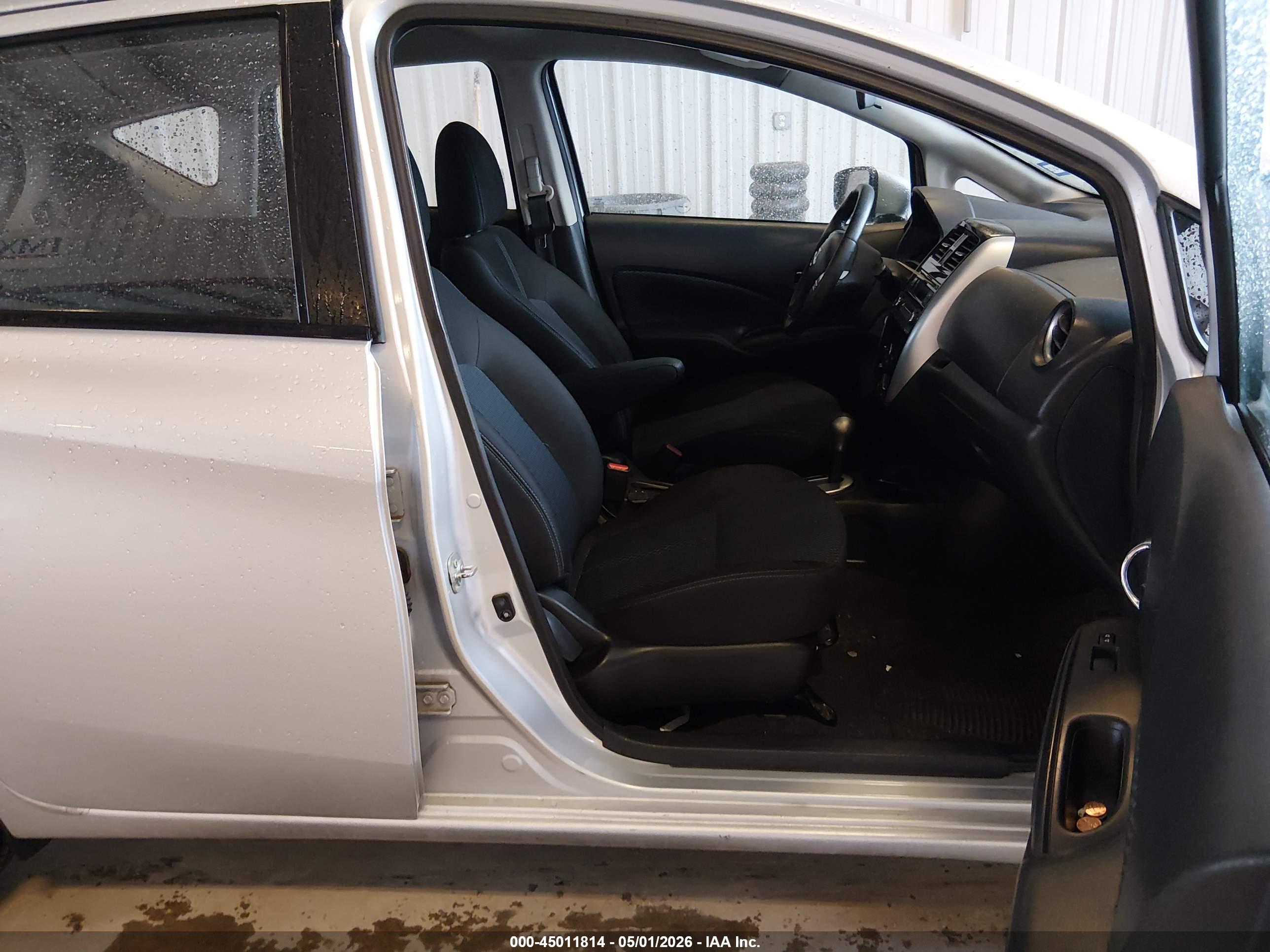 NISSAN VERSA image 5