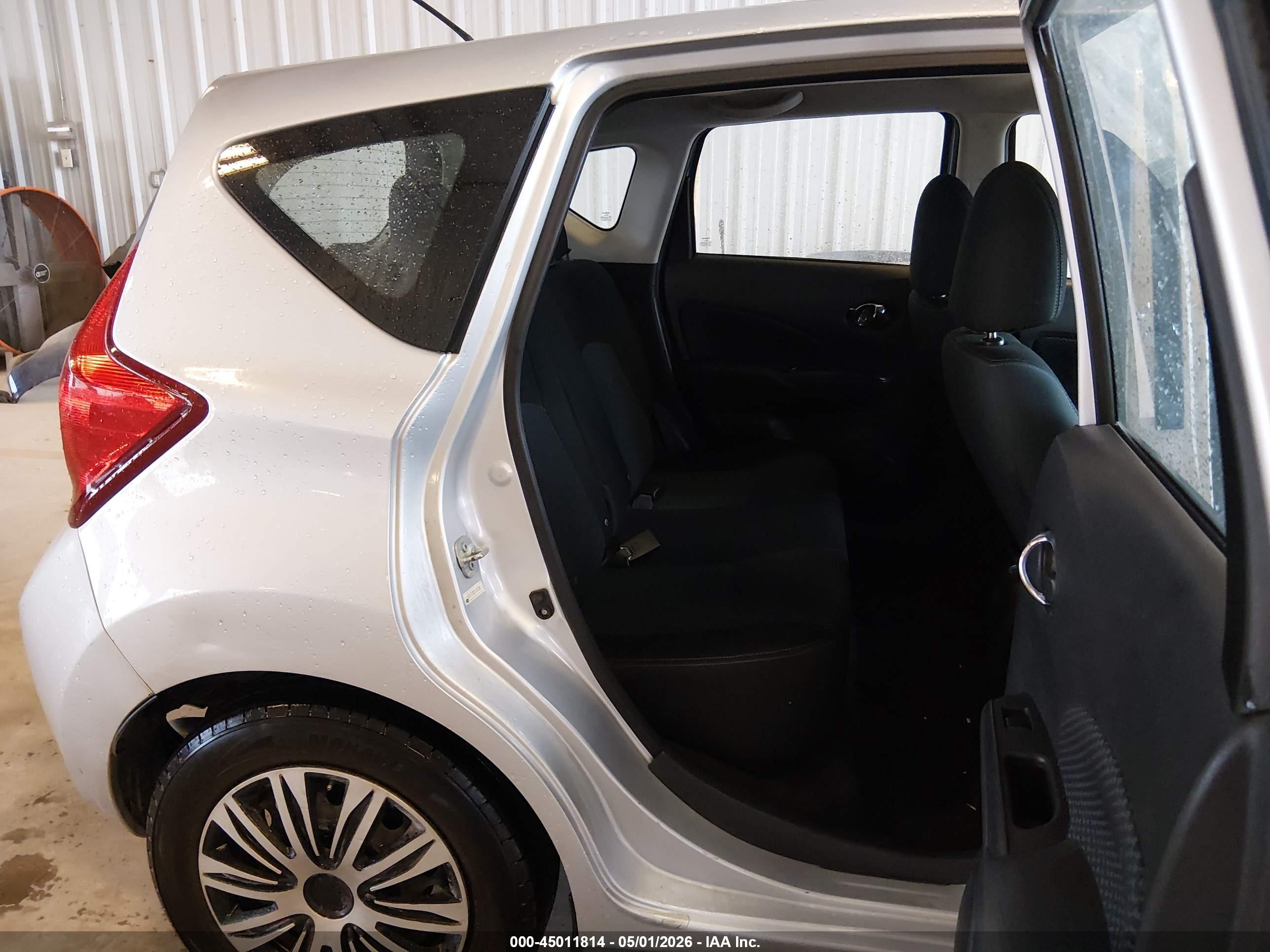 NISSAN VERSA image 8