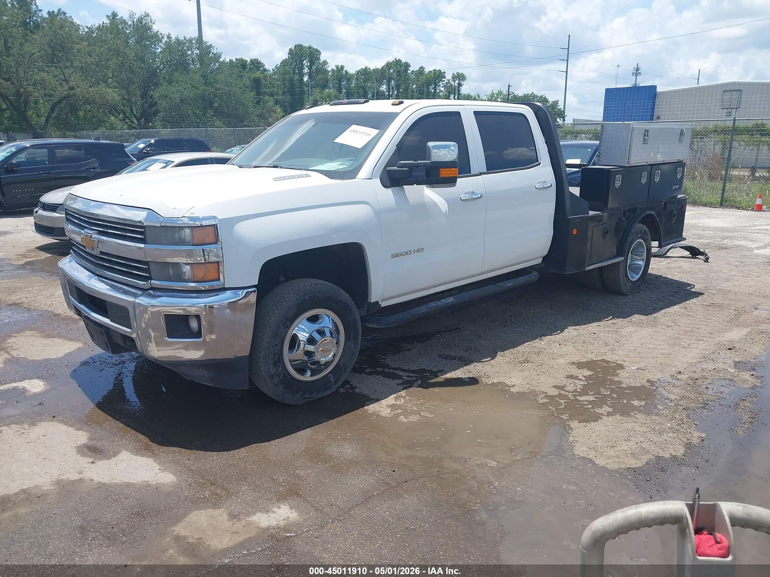 CHEVROLET SILVERADO image 2