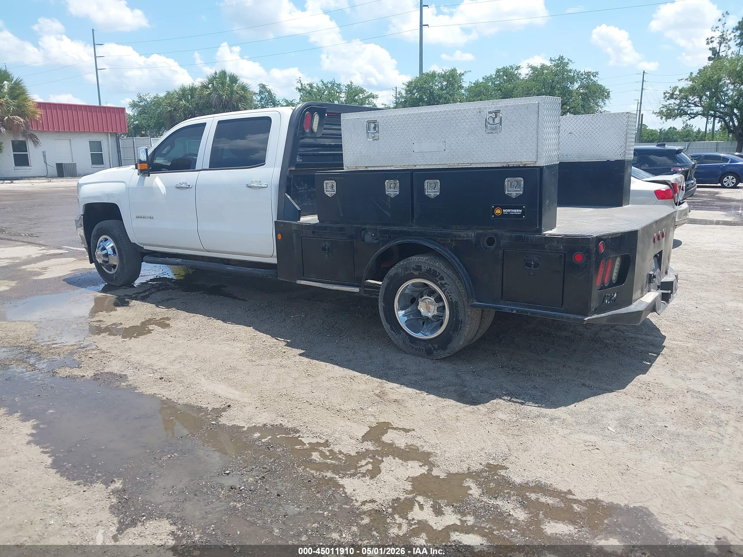 CHEVROLET SILVERADO image 3