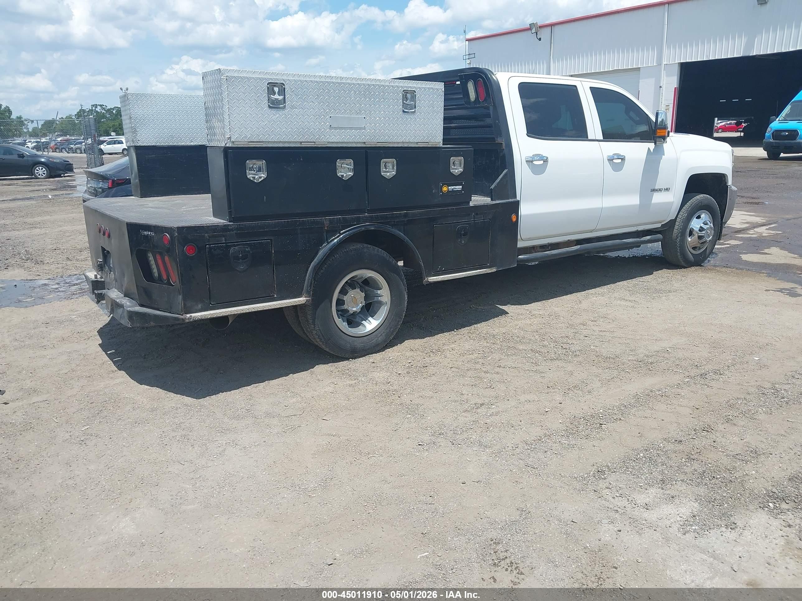 CHEVROLET SILVERADO image 4