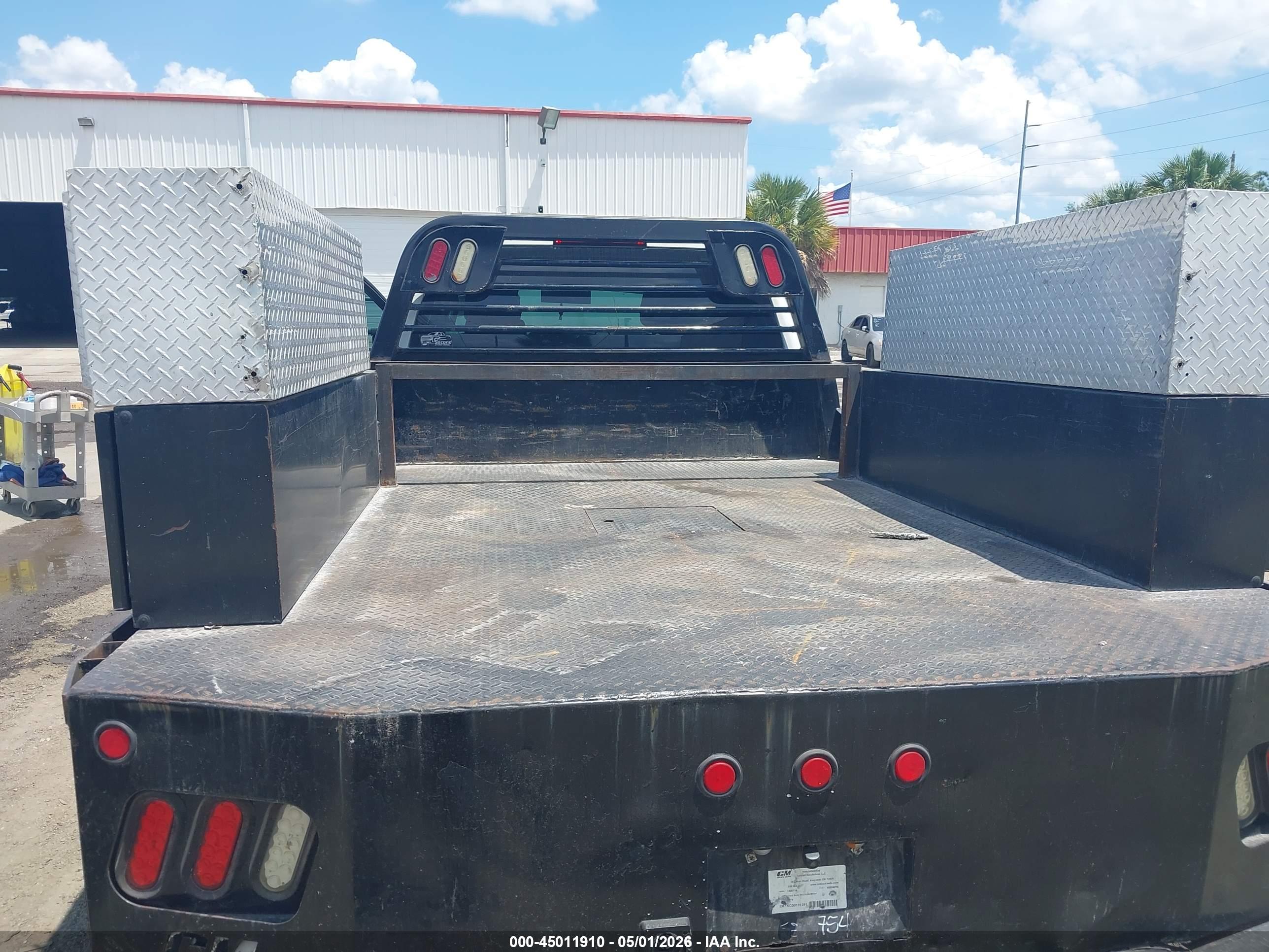 CHEVROLET SILVERADO image 7