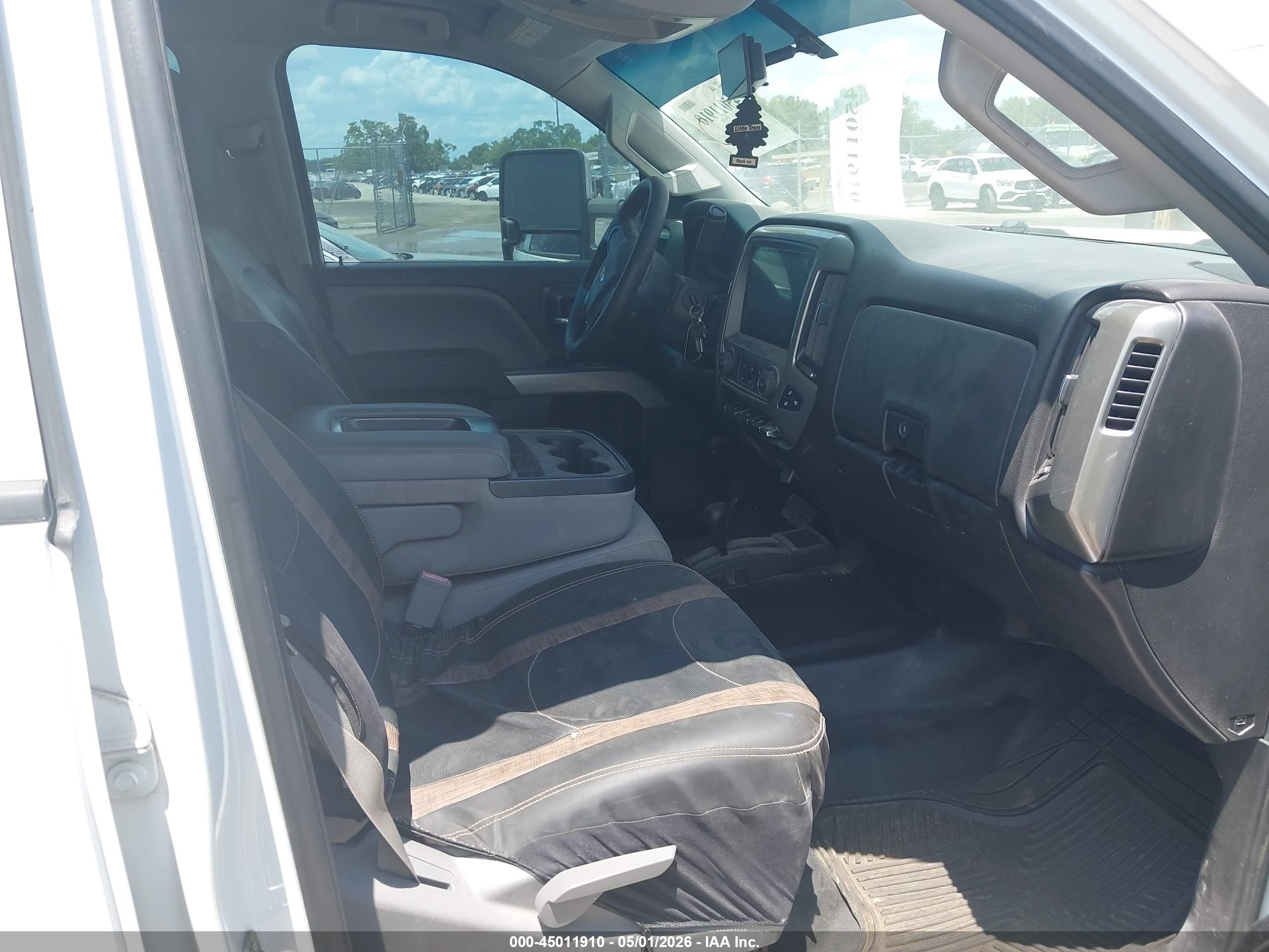 CHEVROLET SILVERADO image 8