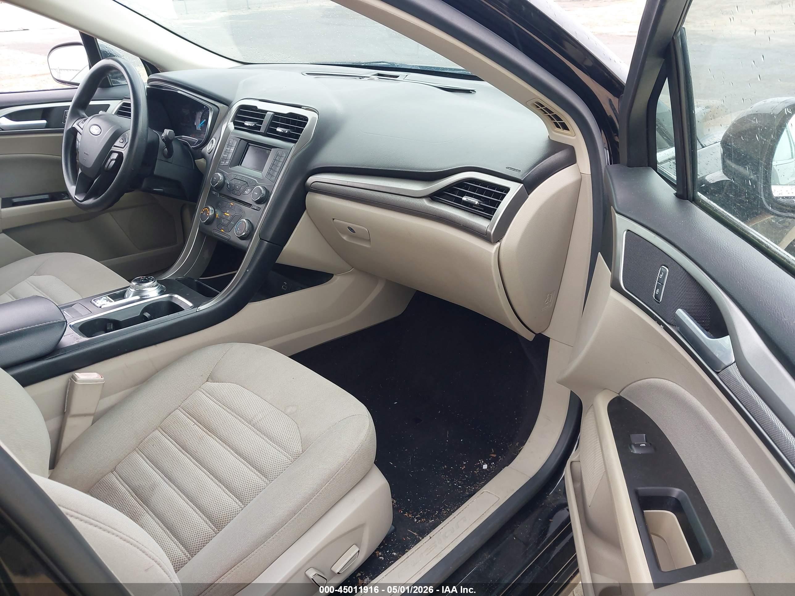 FORD FUSION image 5
