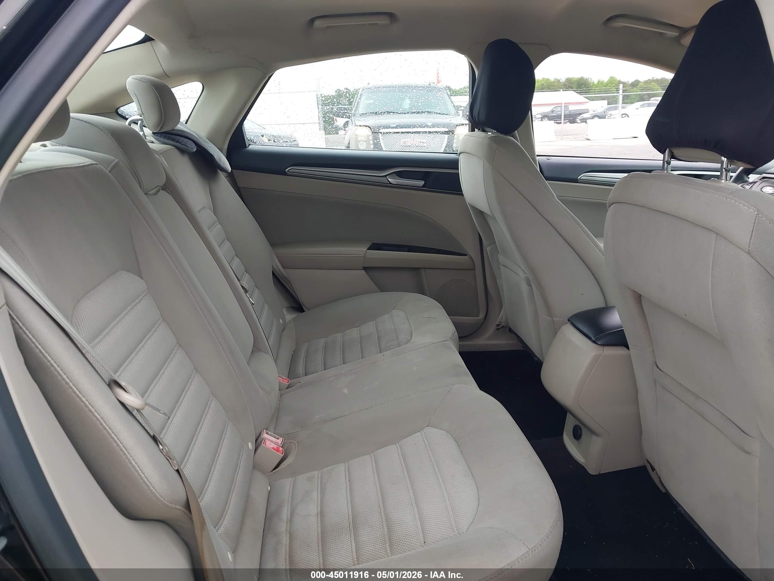 FORD FUSION image 8