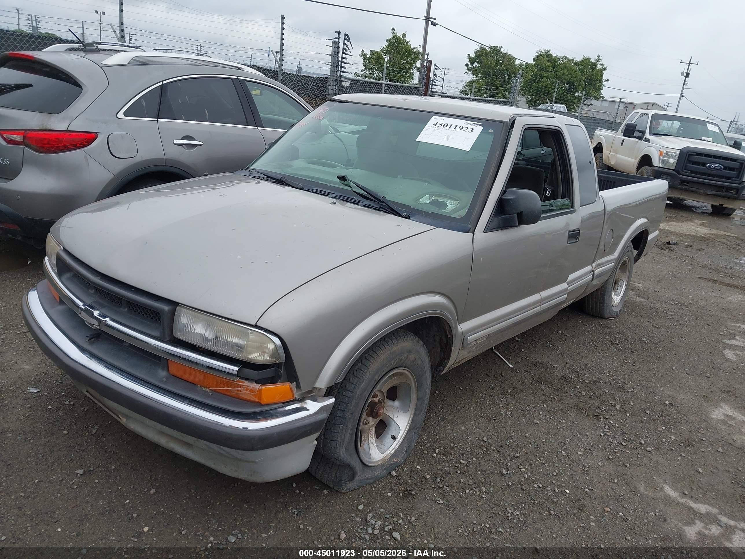 CHEVROLET S-10 image 2